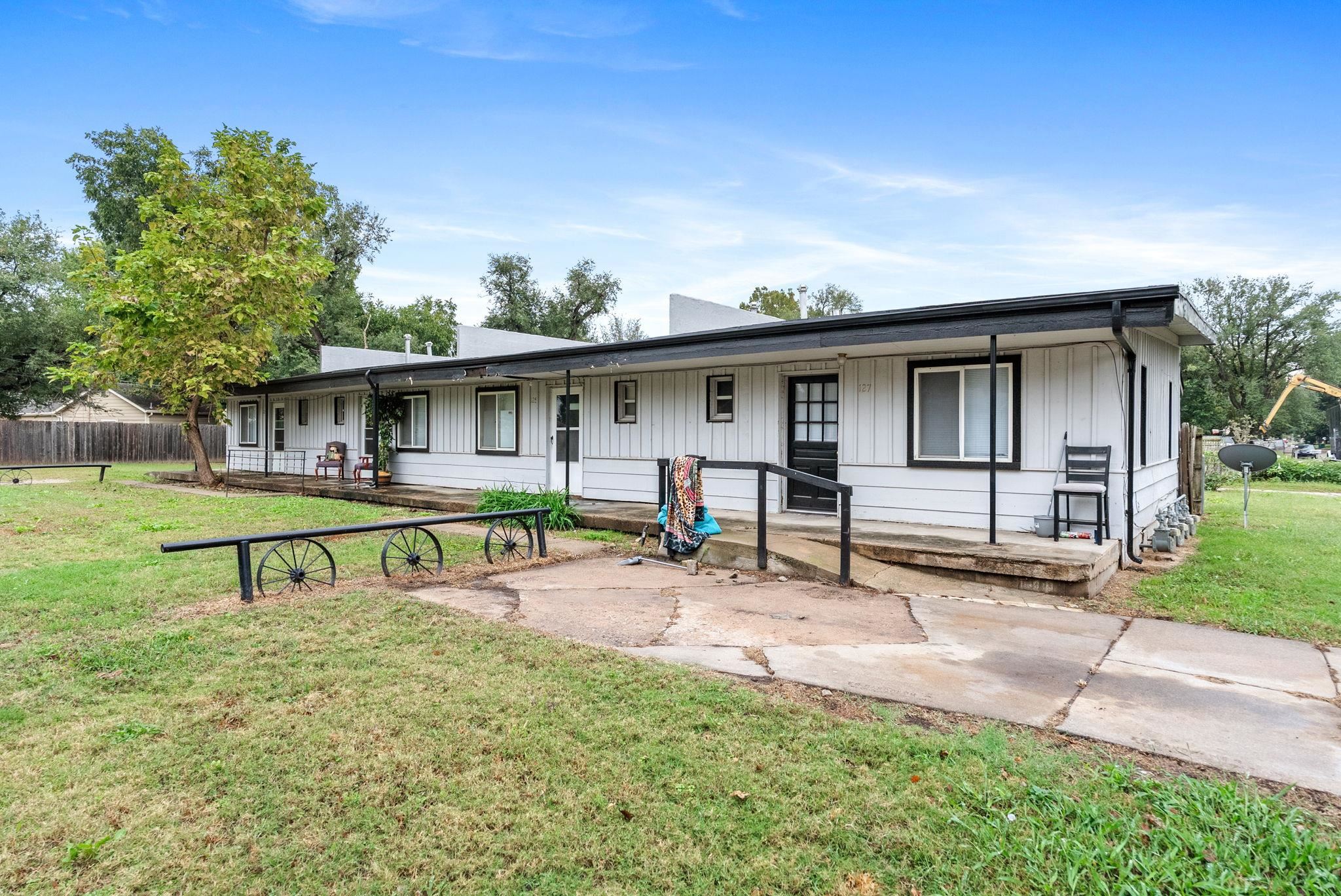 121-127 W 31st St N, Wichita, KS 67204