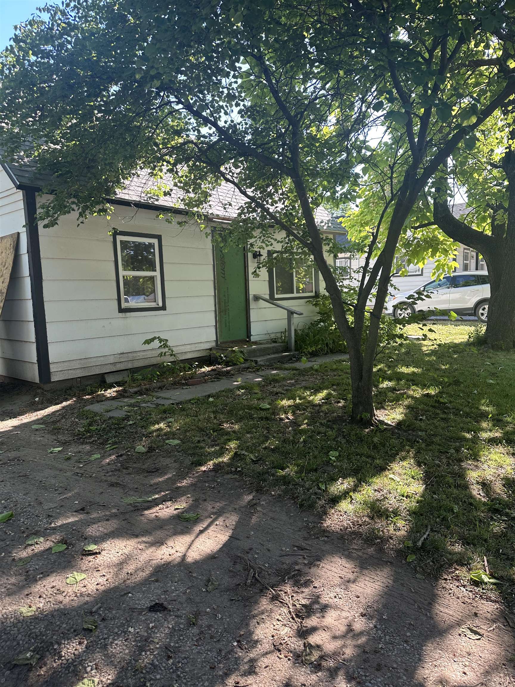 223 E 7th, Belle Plaine, KS 67013