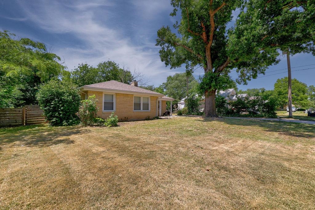111 N Park St, Winfield, KS 67156