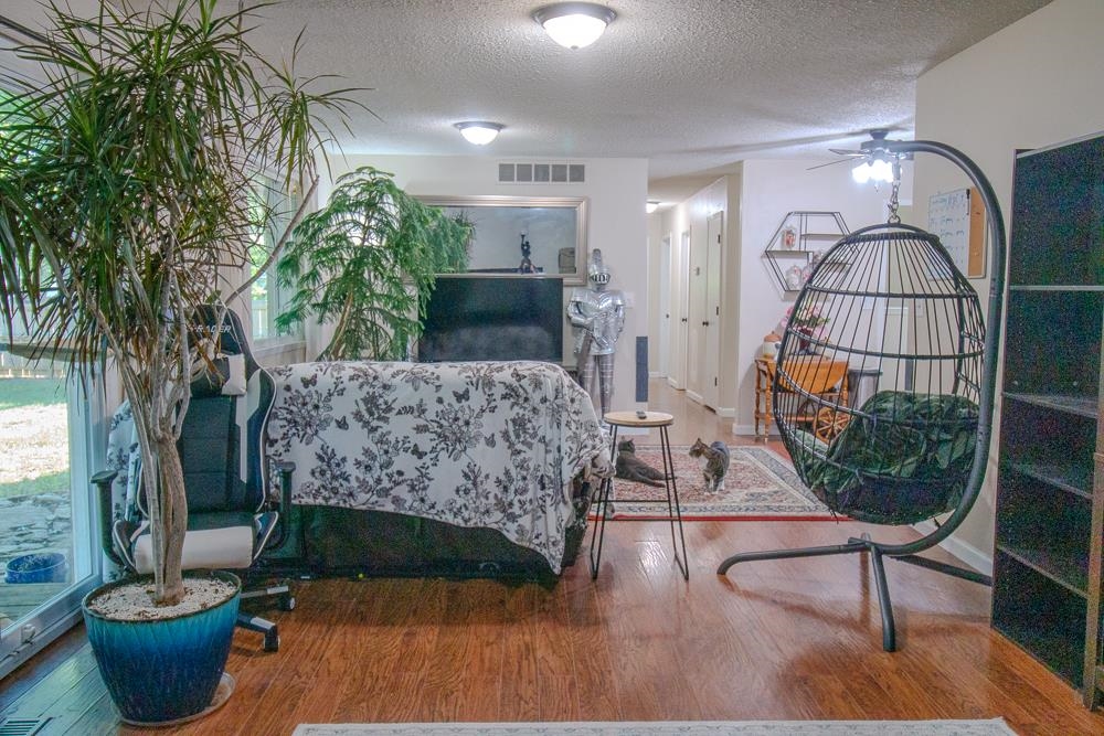 415 E Valley View St, Derby, KS 67037