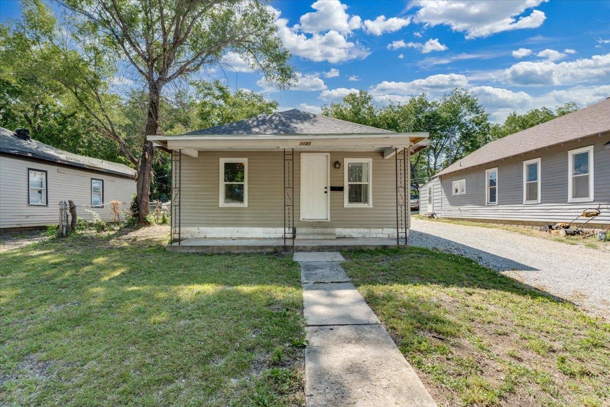 1121 N School, Augusta, KS 67010