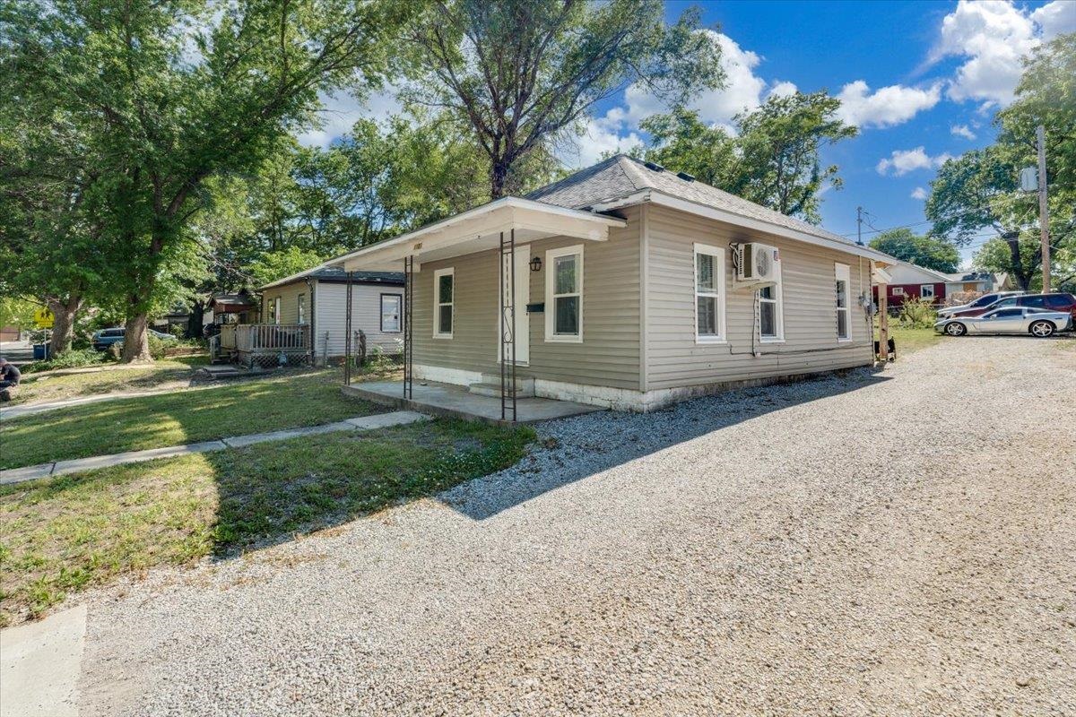 1121 N School, Augusta, KS 67010
