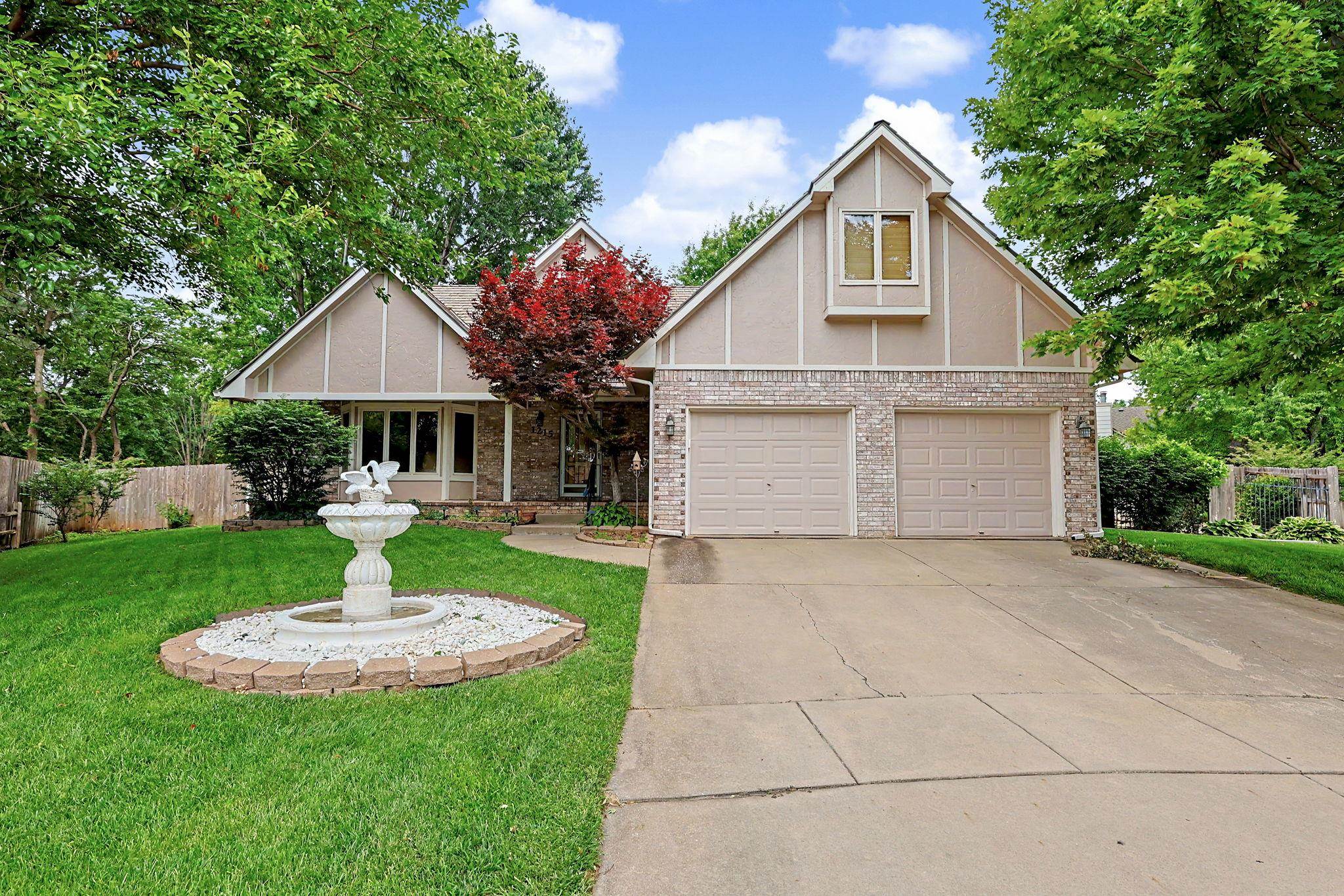 1215 N Fieldcrest Ct, Wichita, KS 67212