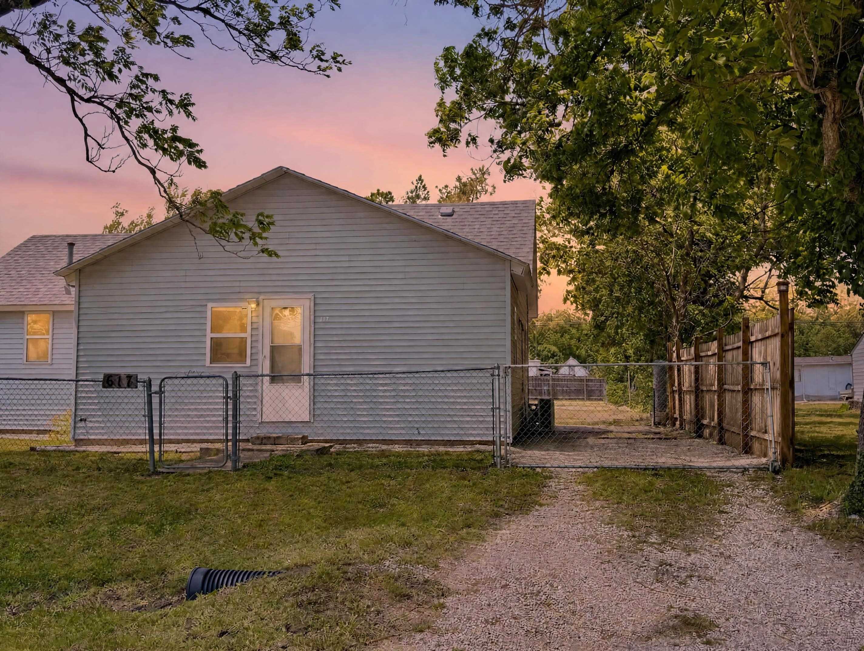 617 N Washington St, Belle Plaine, KS 67013
