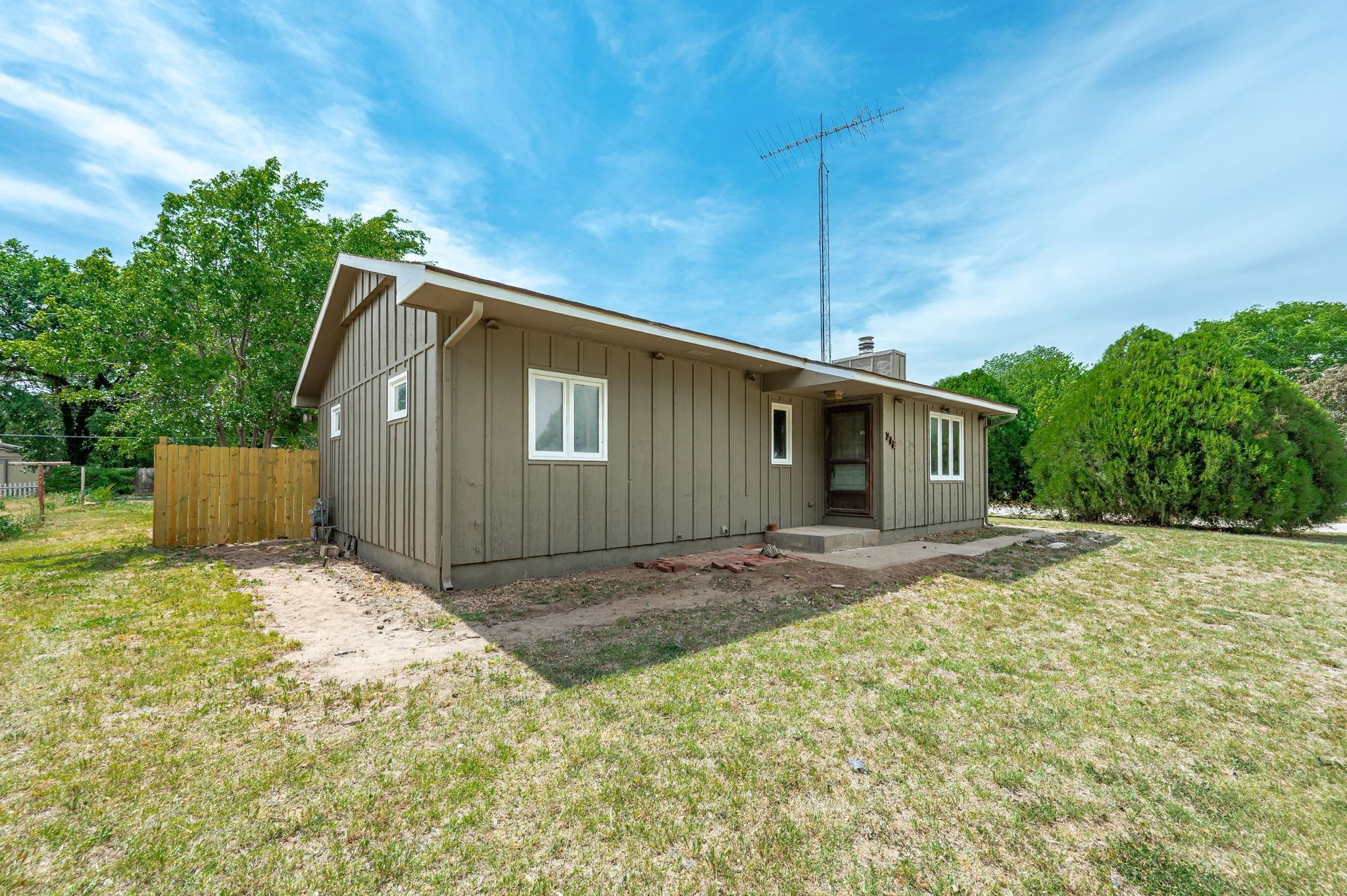319 N Magnolia, Attica, KS 67009