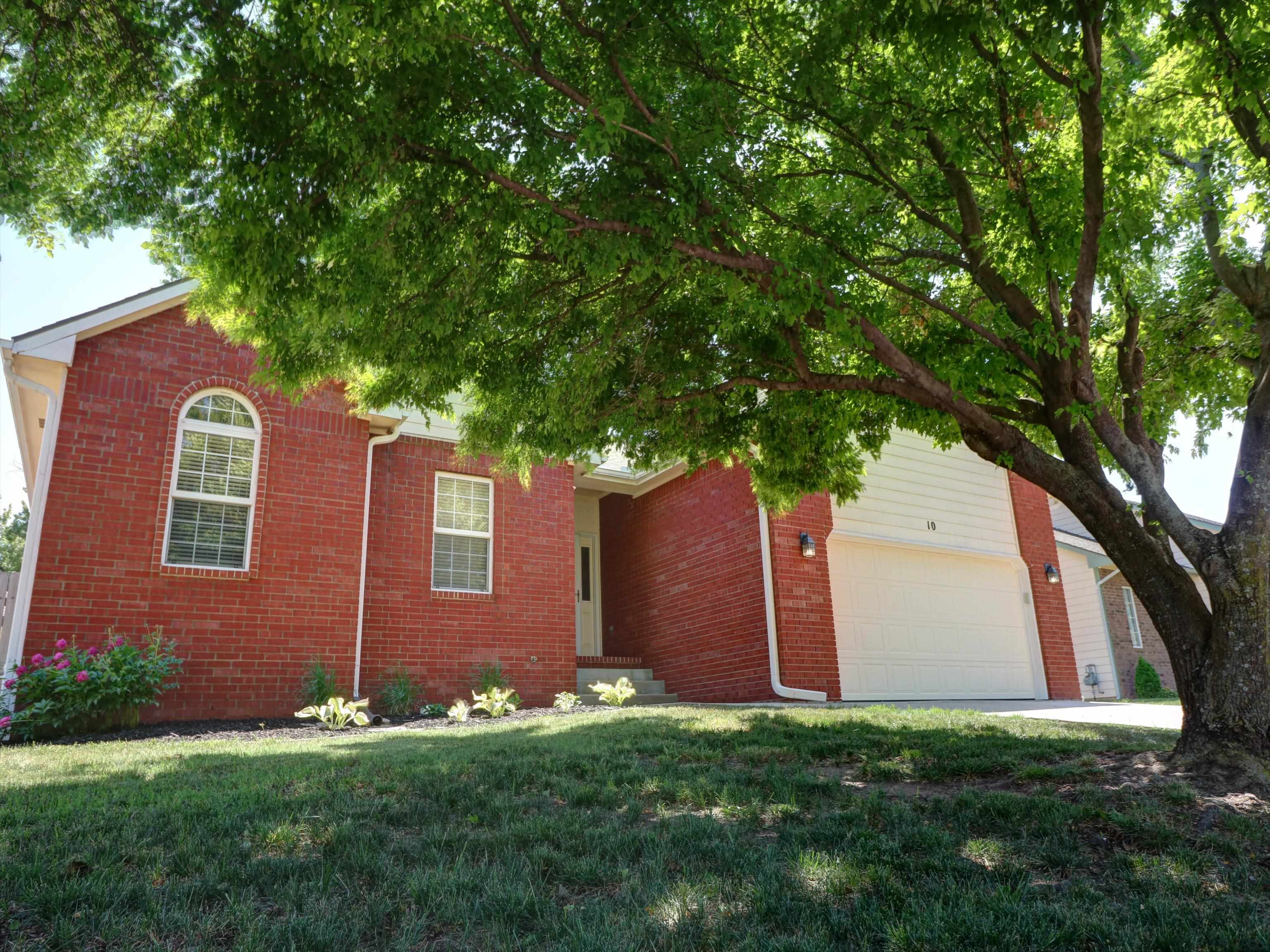 10 Kansas Ct, Newton, KS 67114