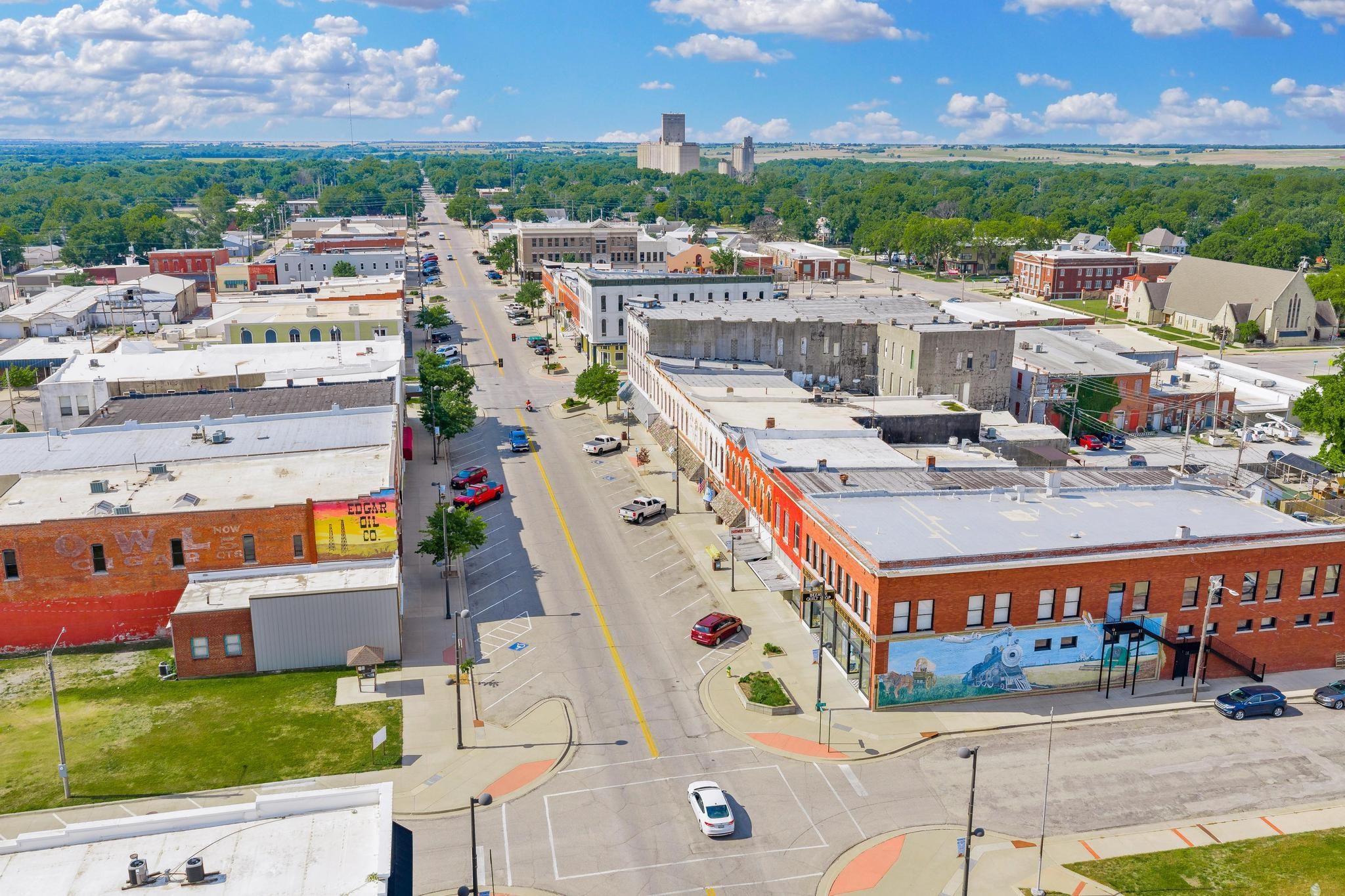116 N B St, Wellington, KS 67152