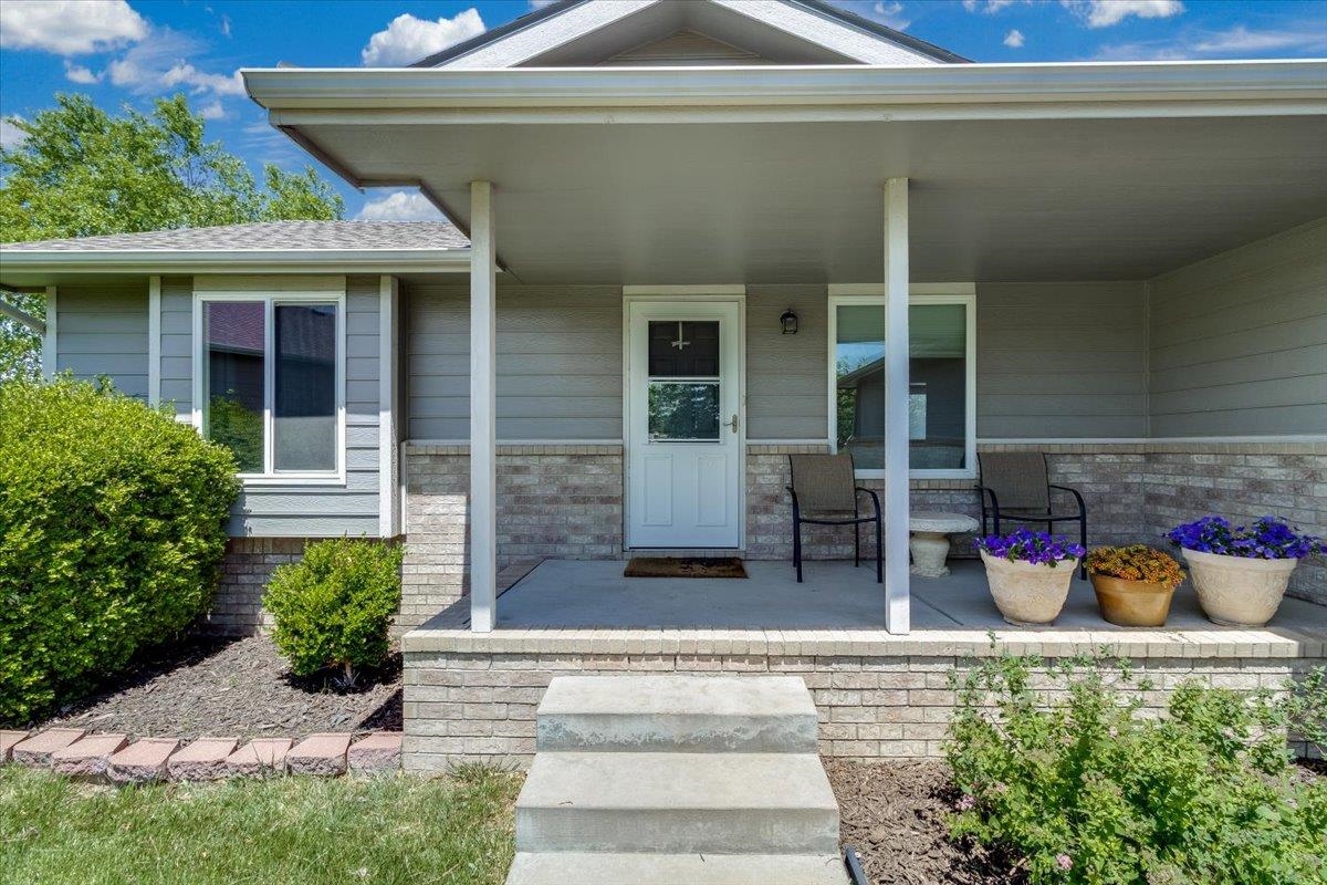 3521 N Valerie Cir, Wichita, KS 67205