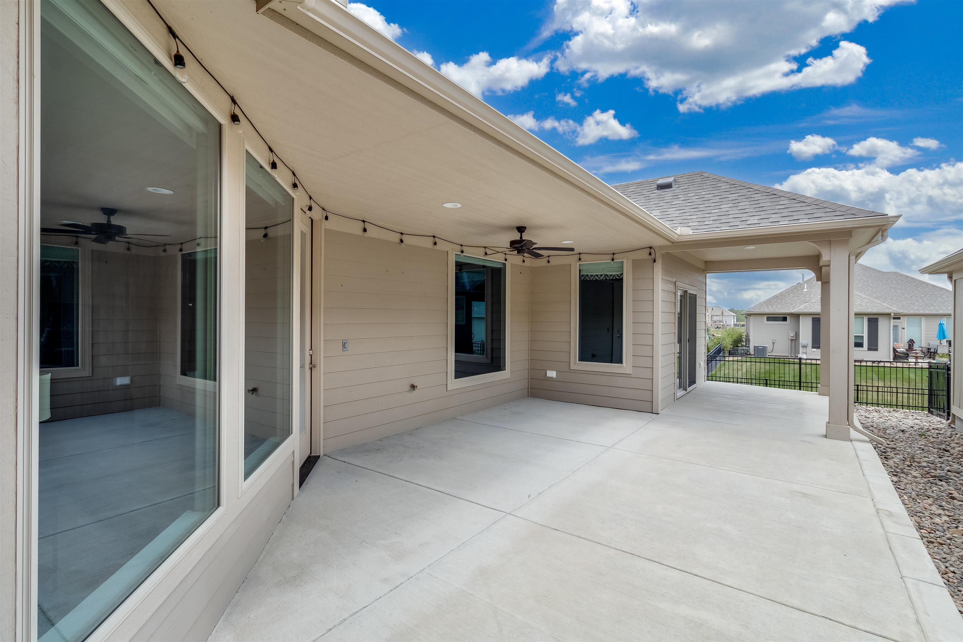 4936 N Prestwick Ave, Bel Aire, KS 67226