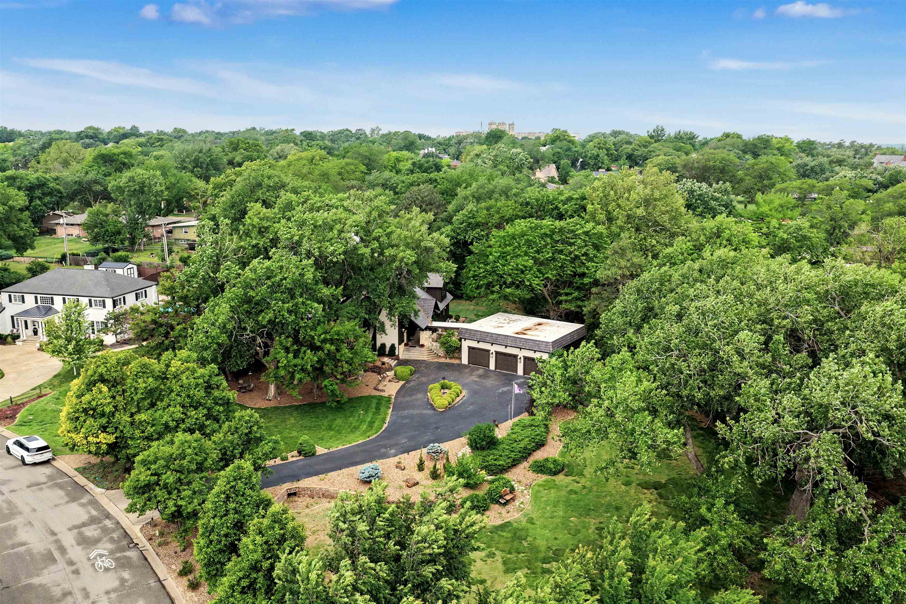 142 Seitz Dr, Salina, KS 67401