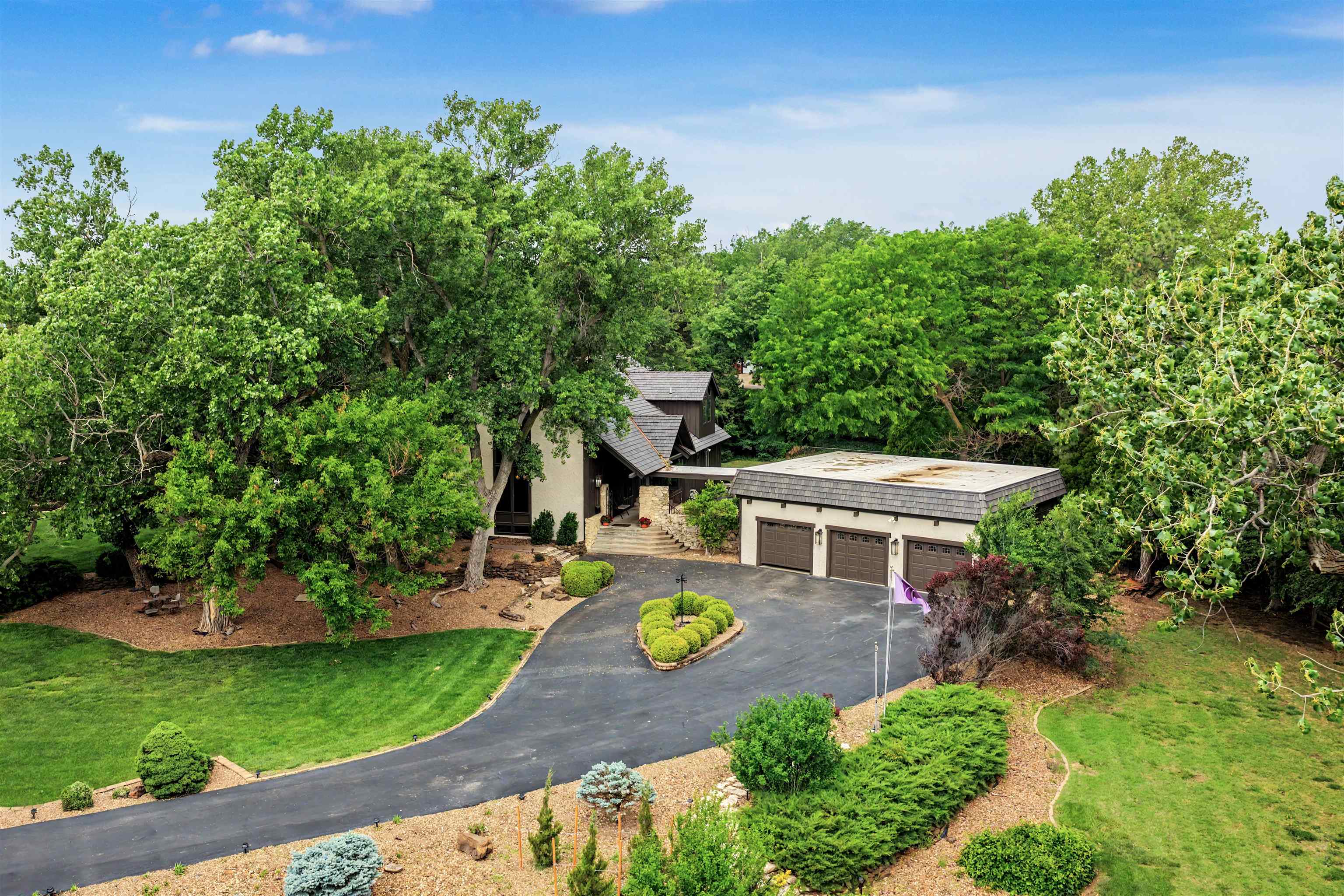 142 Seitz Dr, Salina, KS 67401