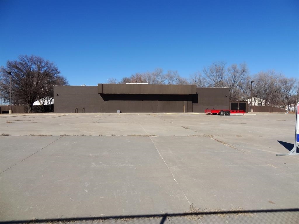 5602 E Harry St, Wichita, KS 67218