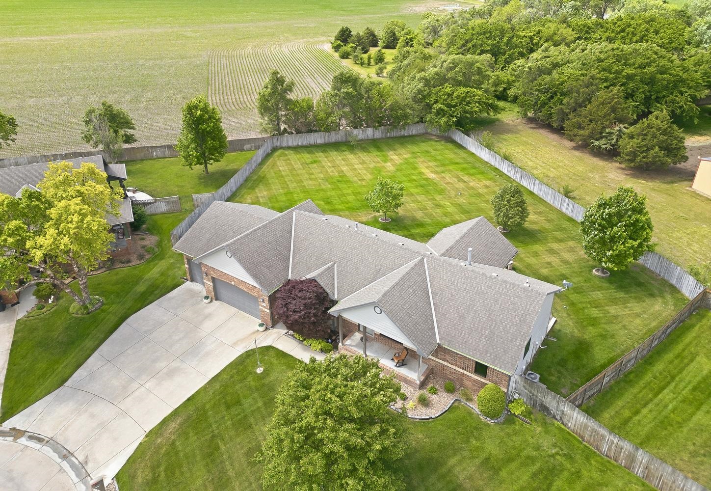 601 Autumn Rg, Newton, KS 67114