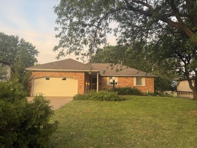 637 Briarcliff Rd, Salina, KS 67401