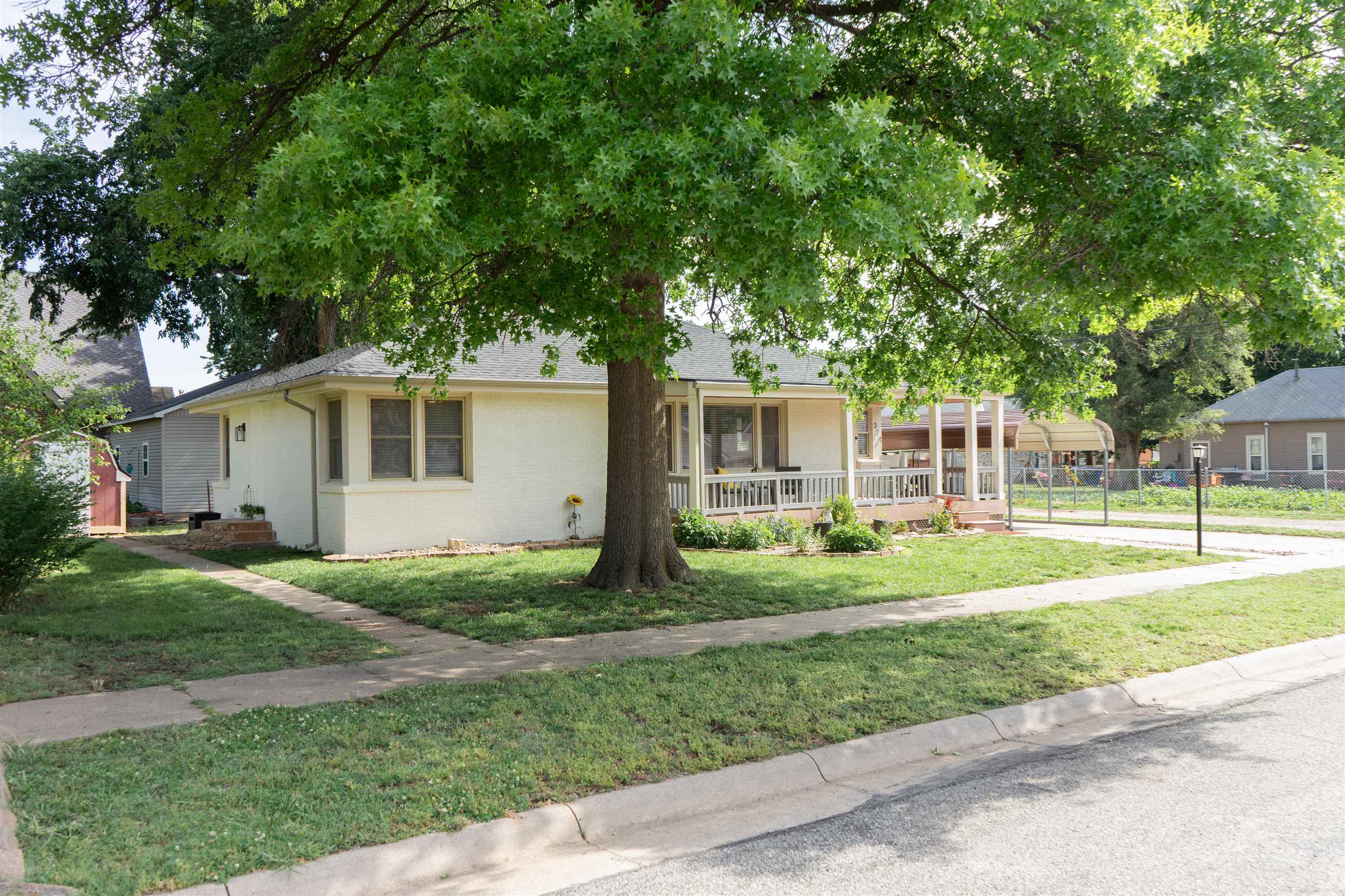 324 W 4th St, Andale, KS 67001