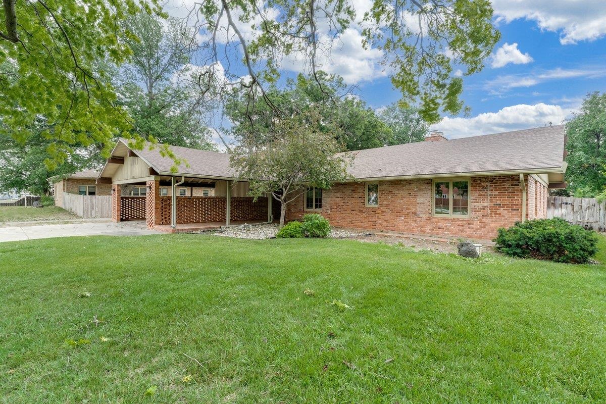 101 W 30th Ave, Hutchinson, KS 67502