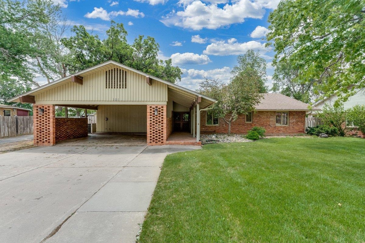 101 W 30th Ave, Hutchinson, KS 67502