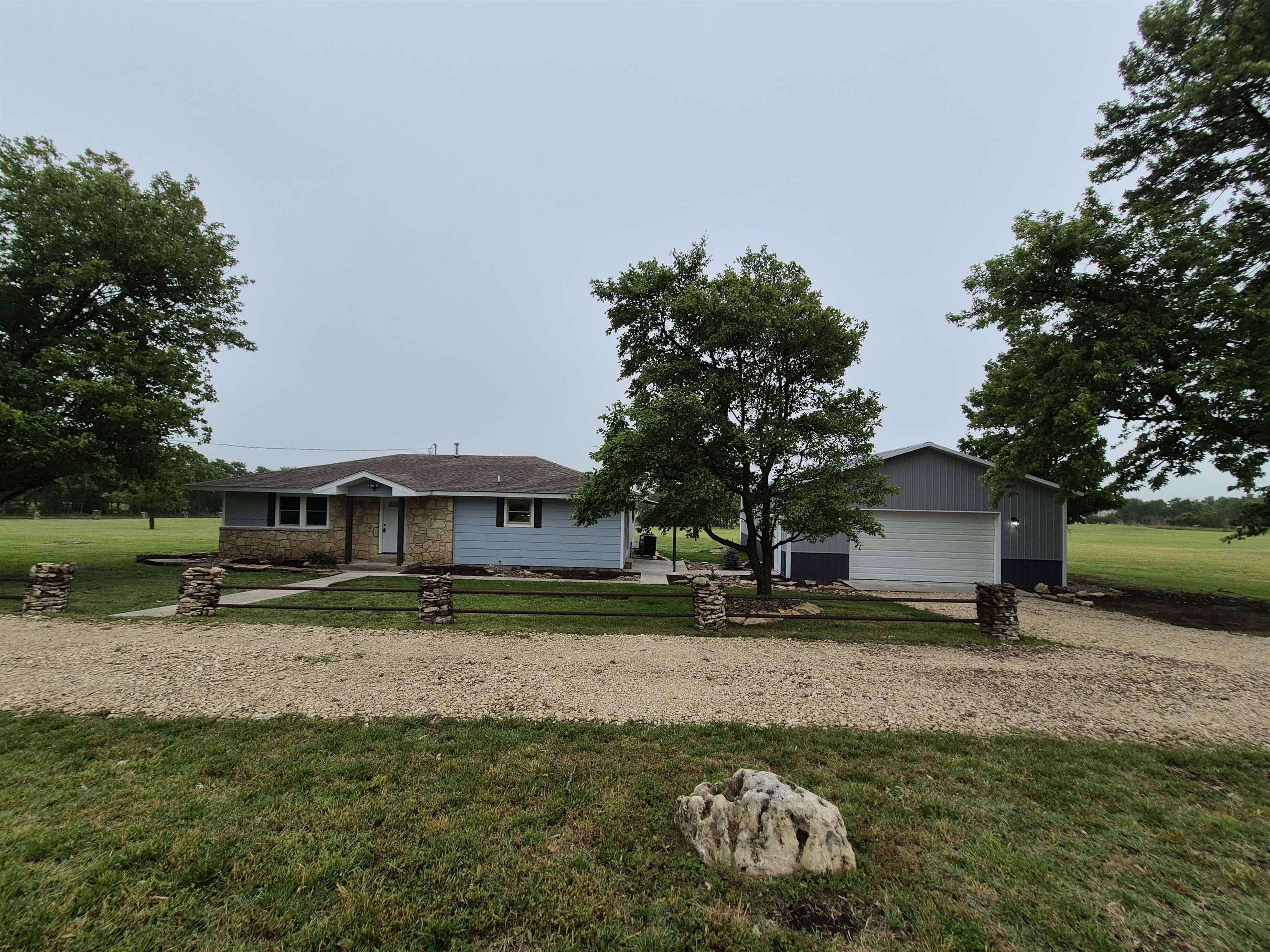 30050 211th Rd, Maple City, KS 67102