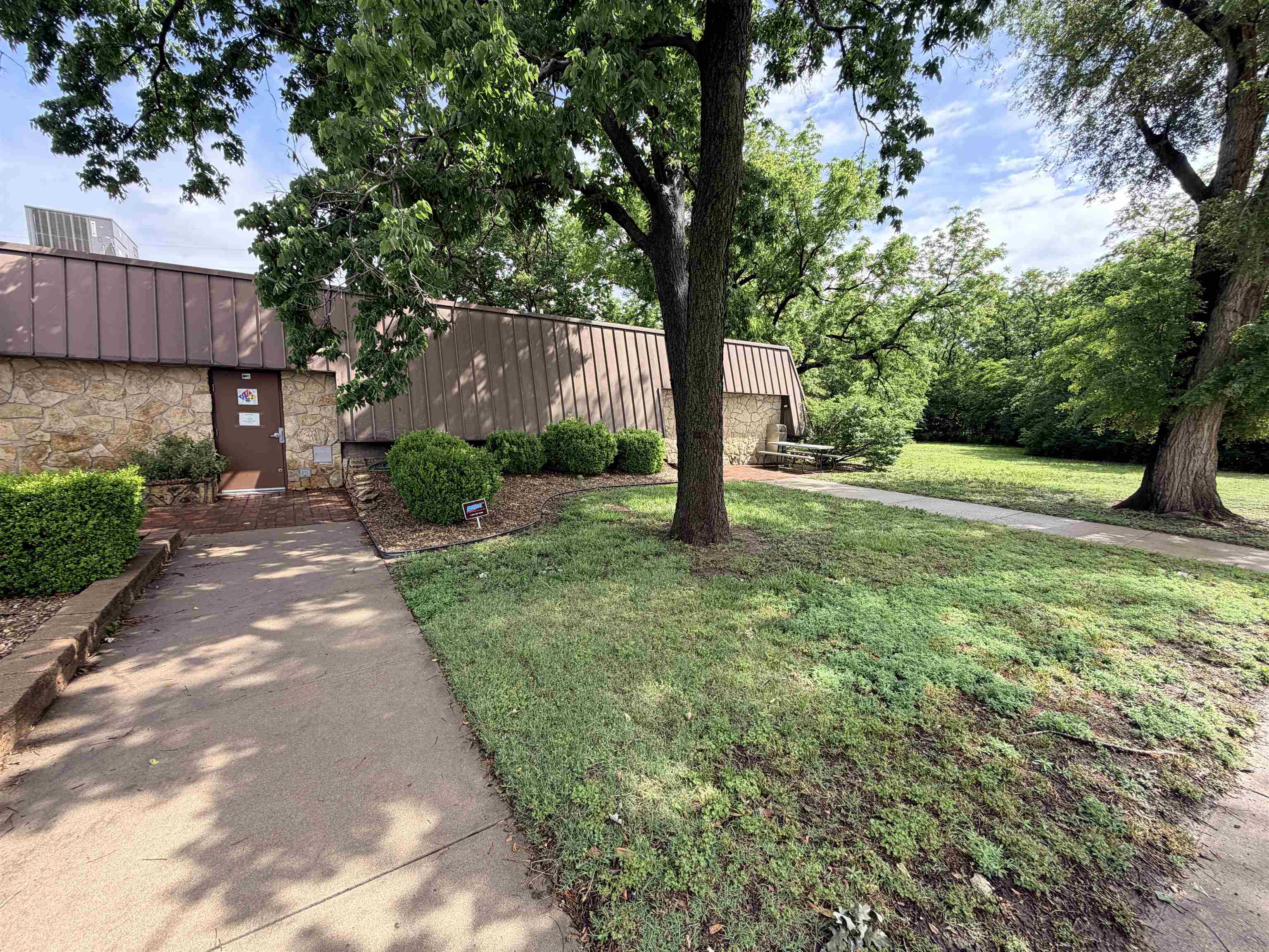 338 N Front St, Salina, KS 67401