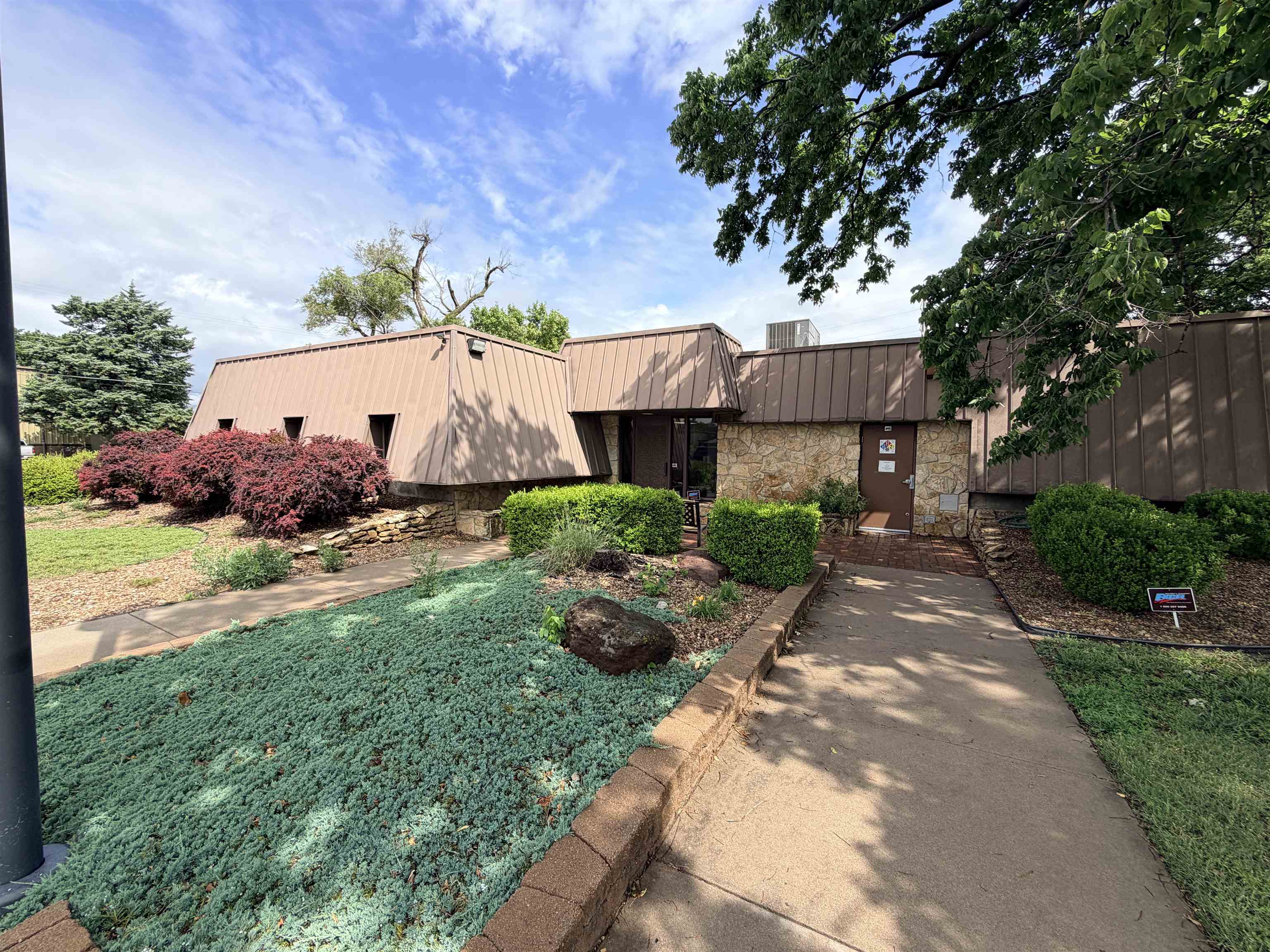 338 N Front St, Salina, KS 67401