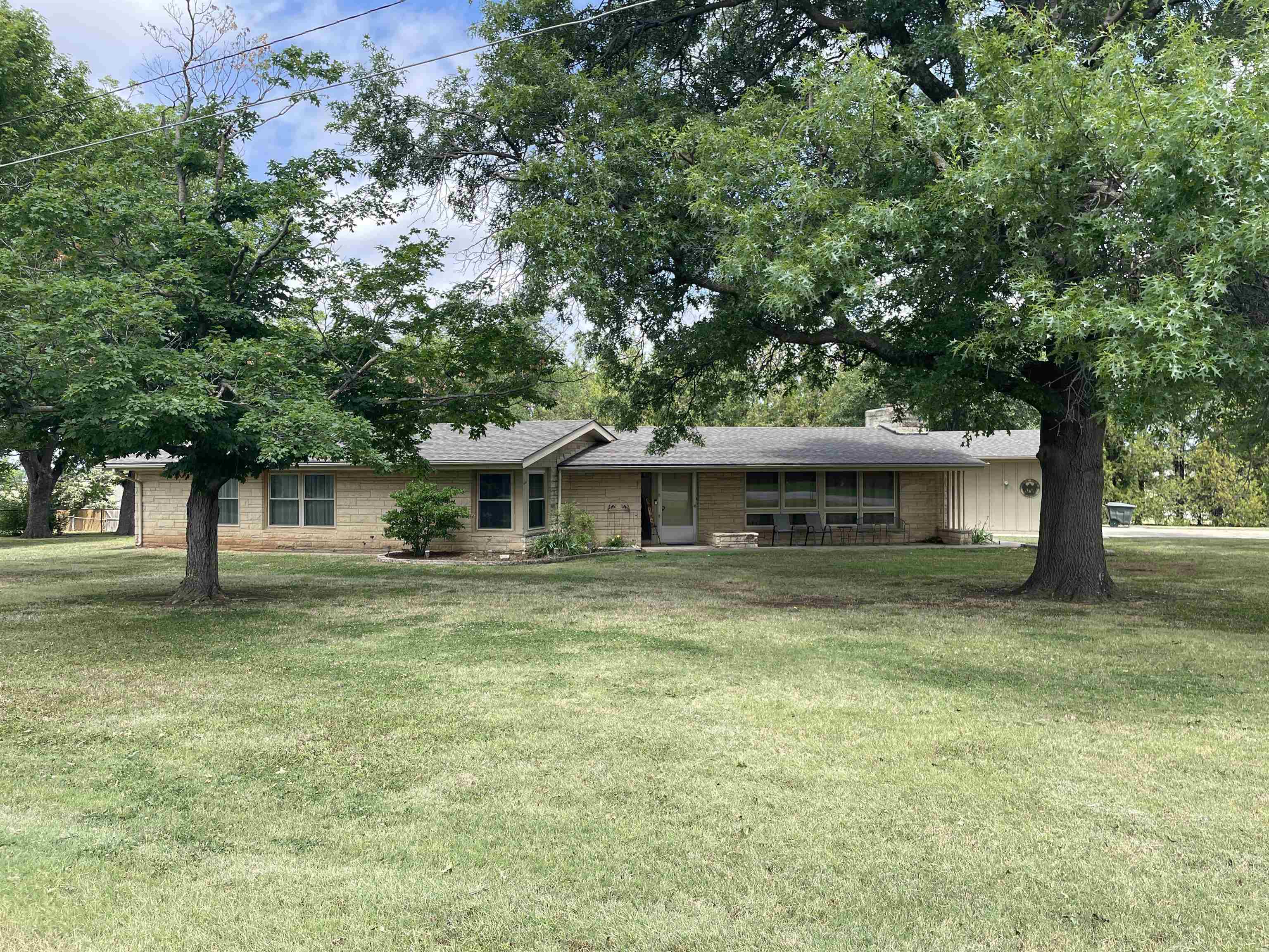 16 Grandview, Wellington, KS 67152