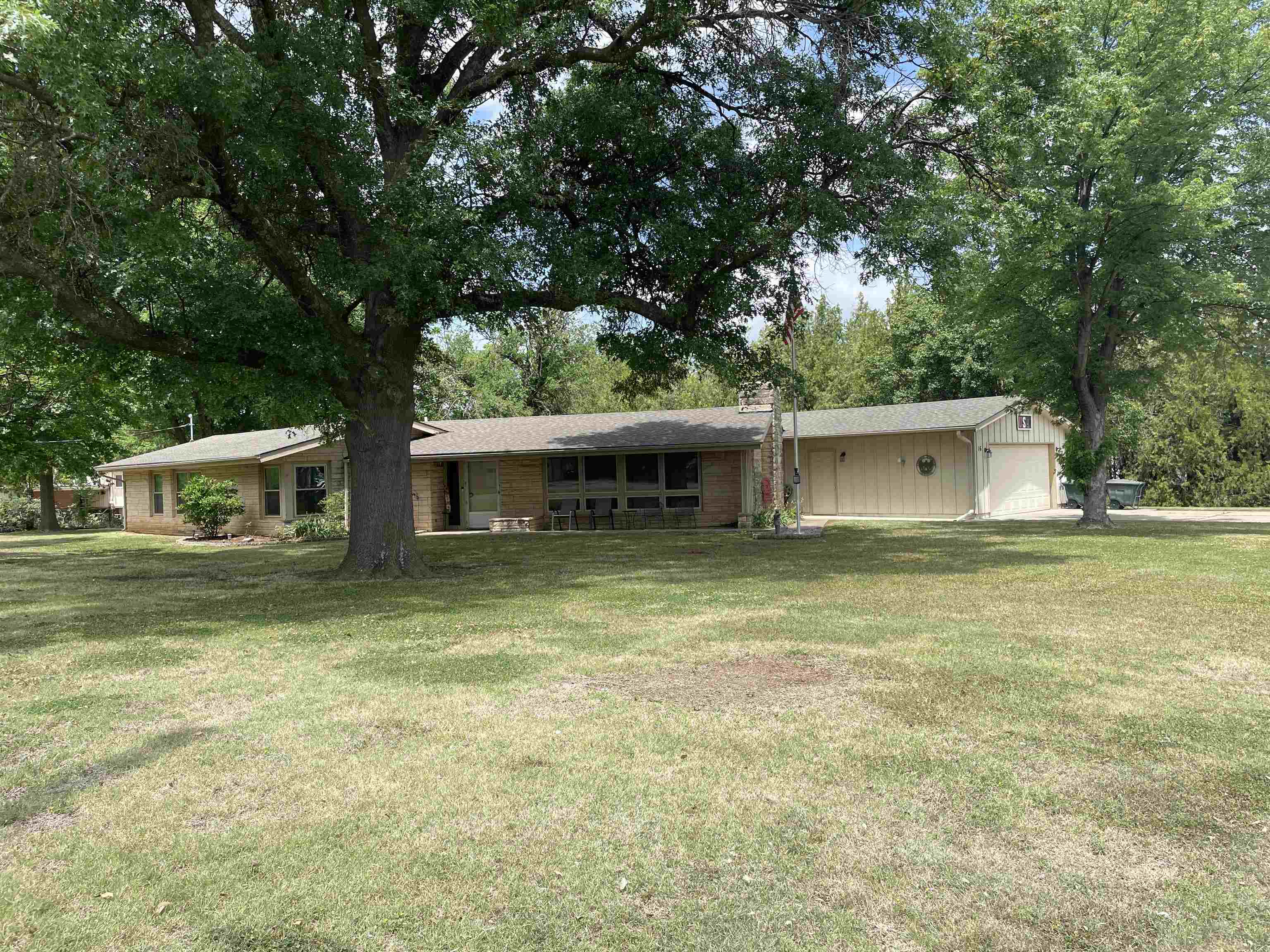 16 Grandview, Wellington, KS 67152