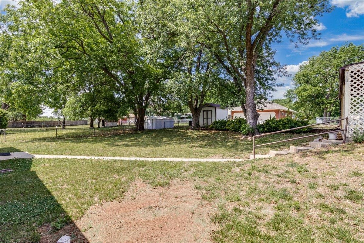 215 S Tracy Ave, Clearwater, KS 67026