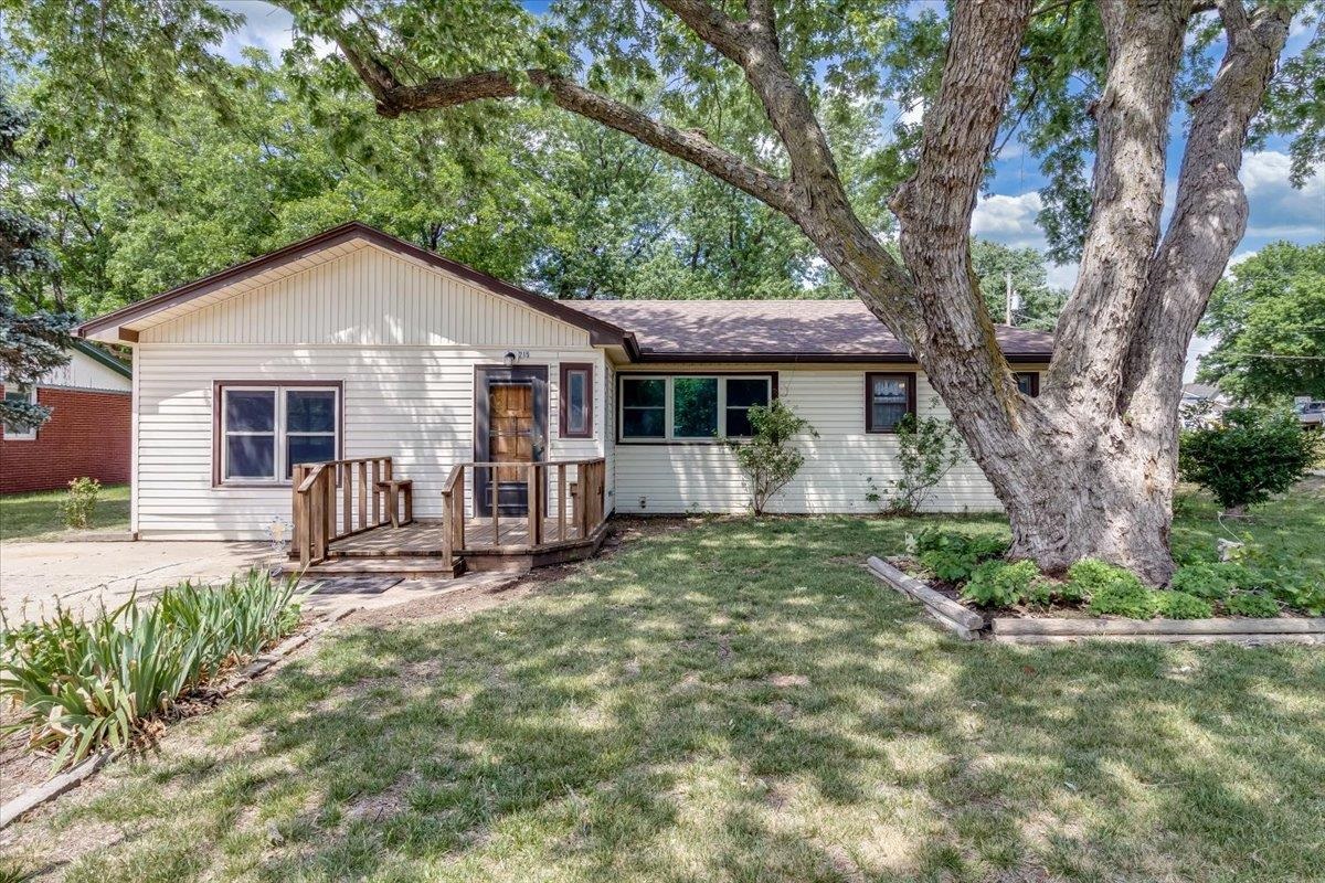 215 S Tracy Ave, Clearwater, KS 67026