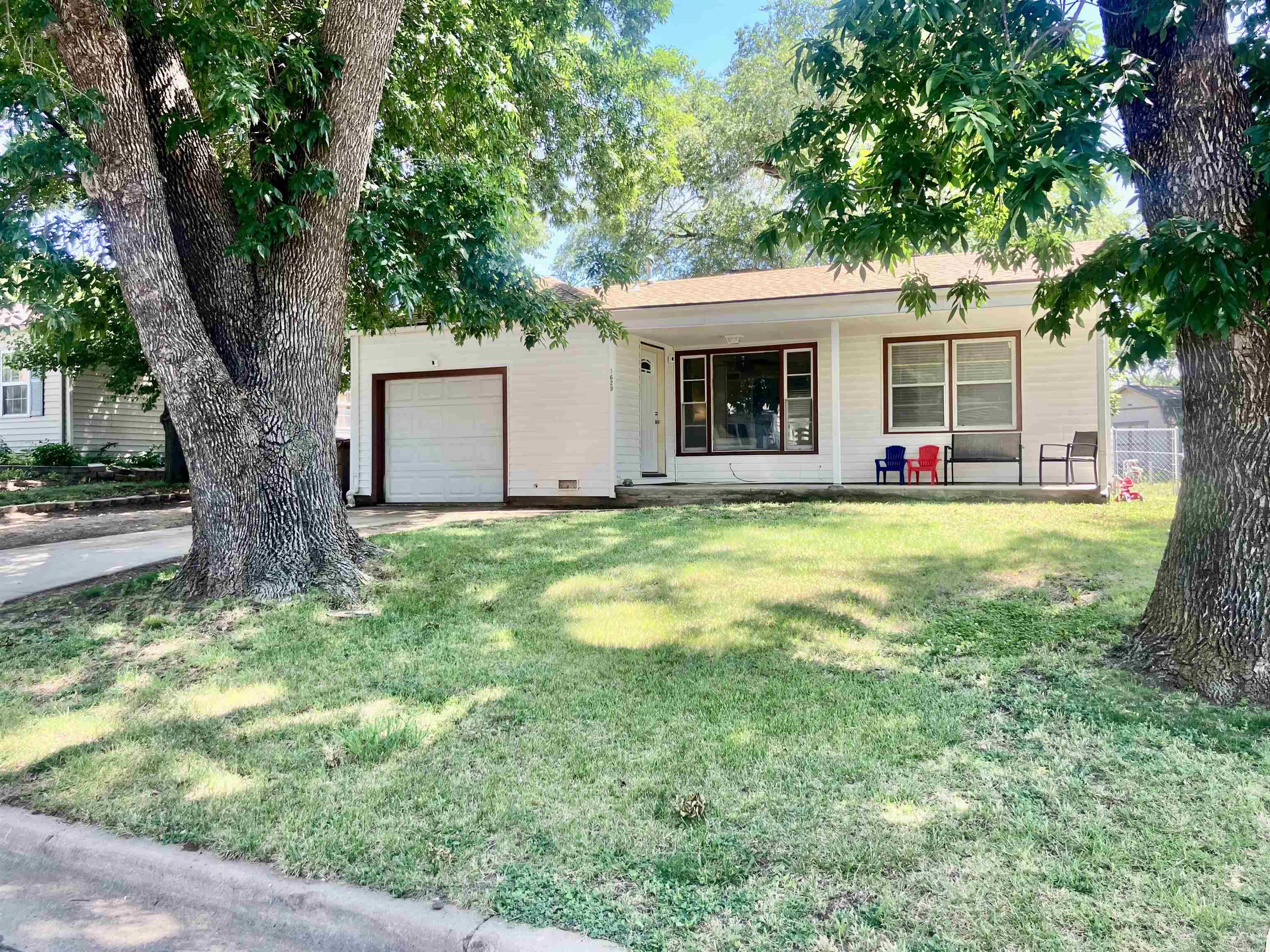 1629 E Gary St, Park City, KS 67219