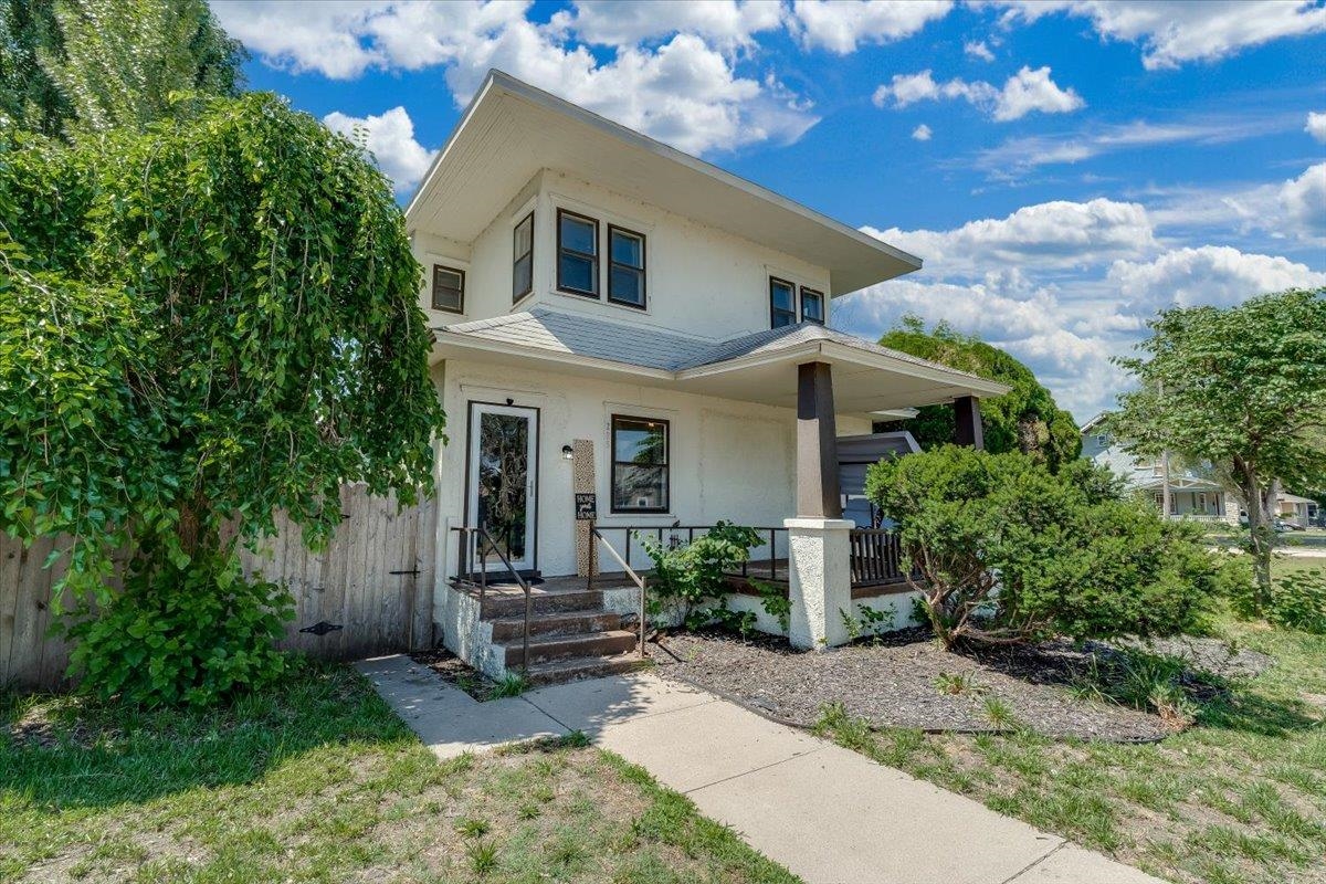 225 W 9th Ave, Hutchinson, KS 67501