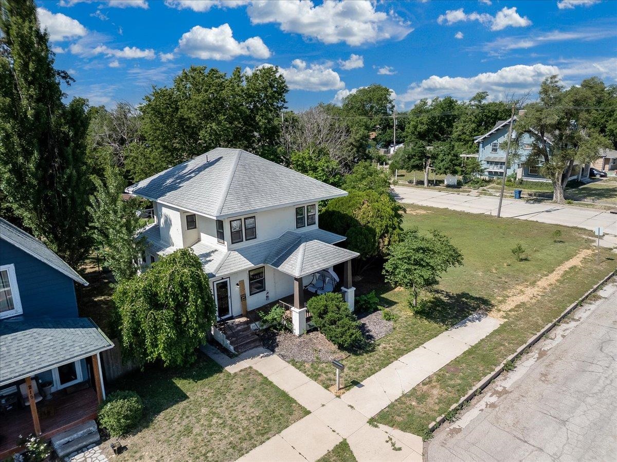 225 W 9th Ave, Hutchinson, KS 67501