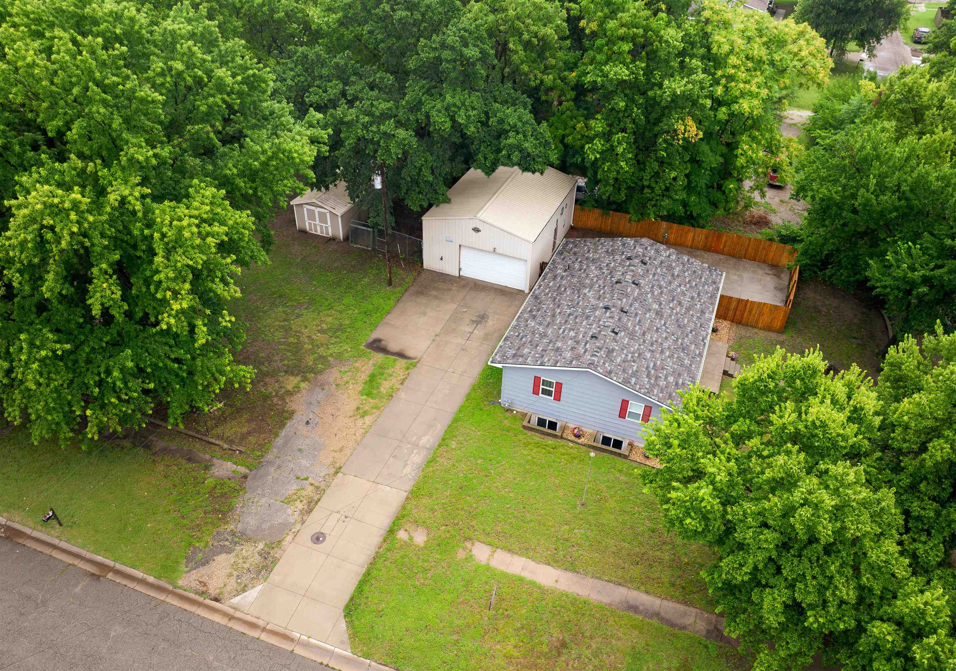 618 NW 8th St #800 N Elm St, Abilene, KS 67410