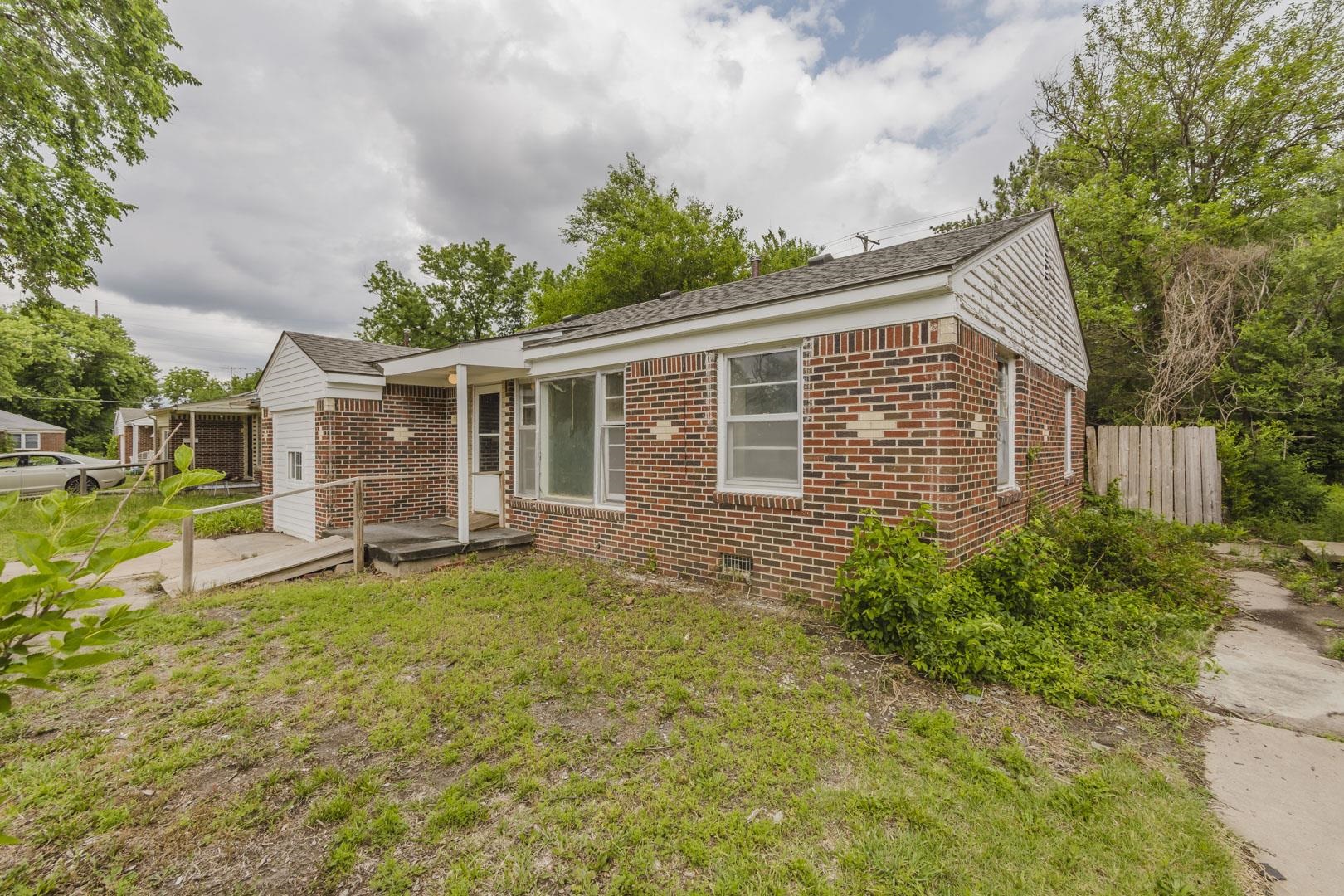 1784 N Old Manor, Wichita, KS 67208