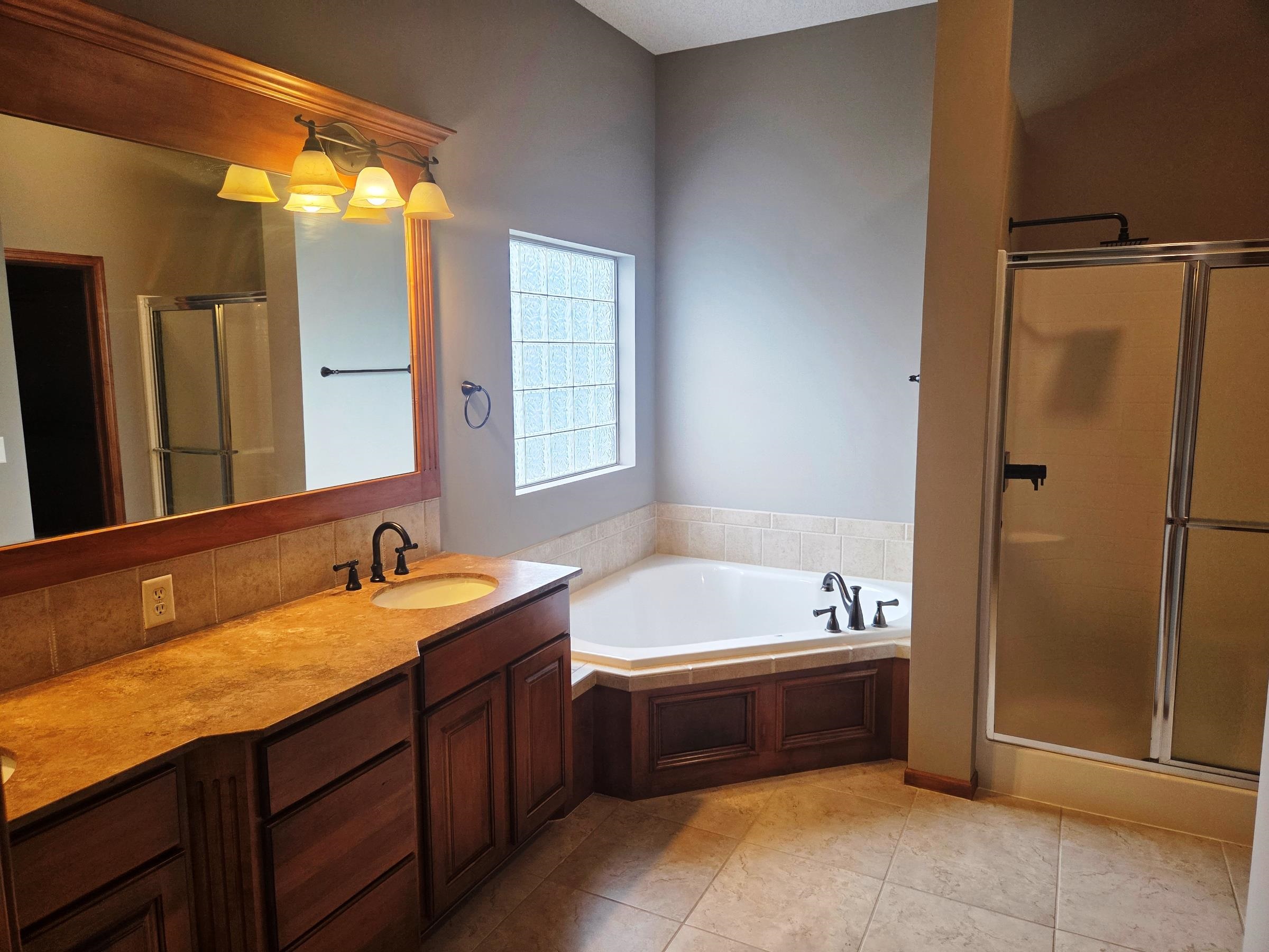 607 Autumn Glen, Newton, KS 67114