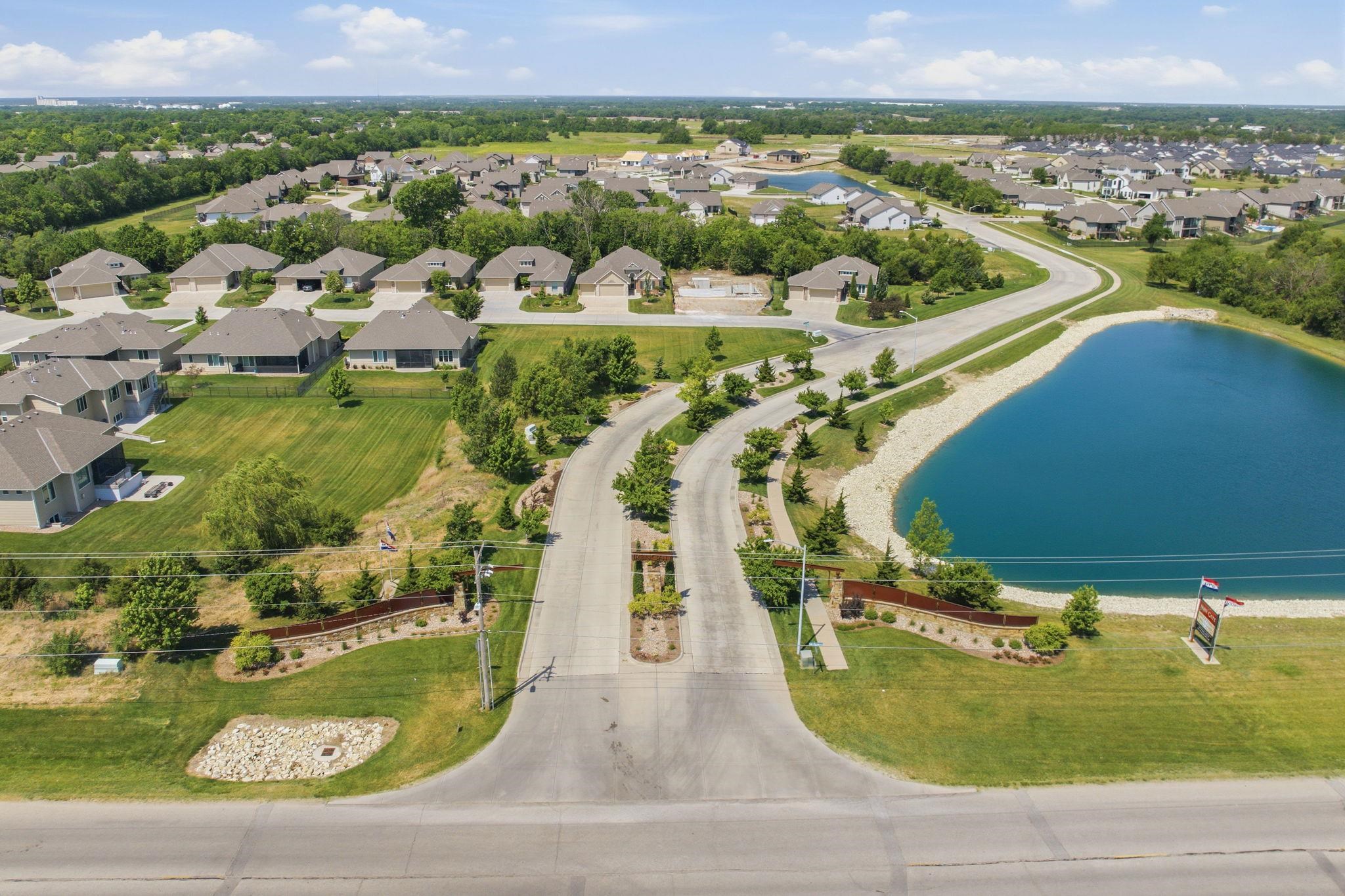 6233 E Central Park Ct, Bel Aire, KS 67220