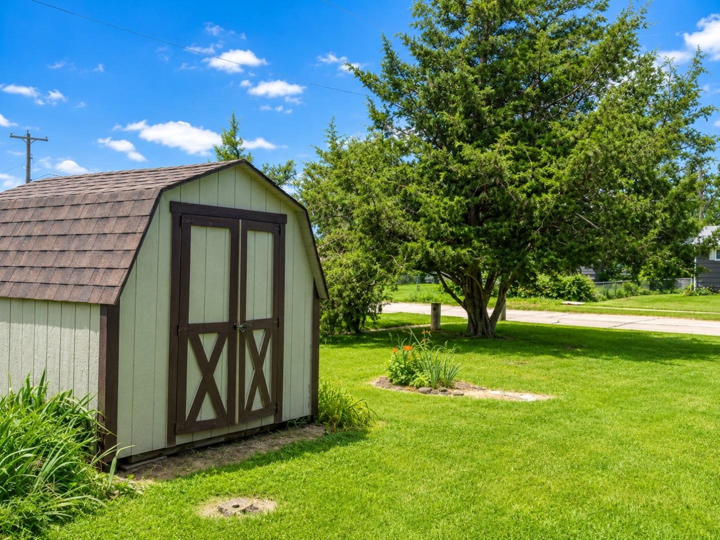 915 Lena, Salina, KS 67401