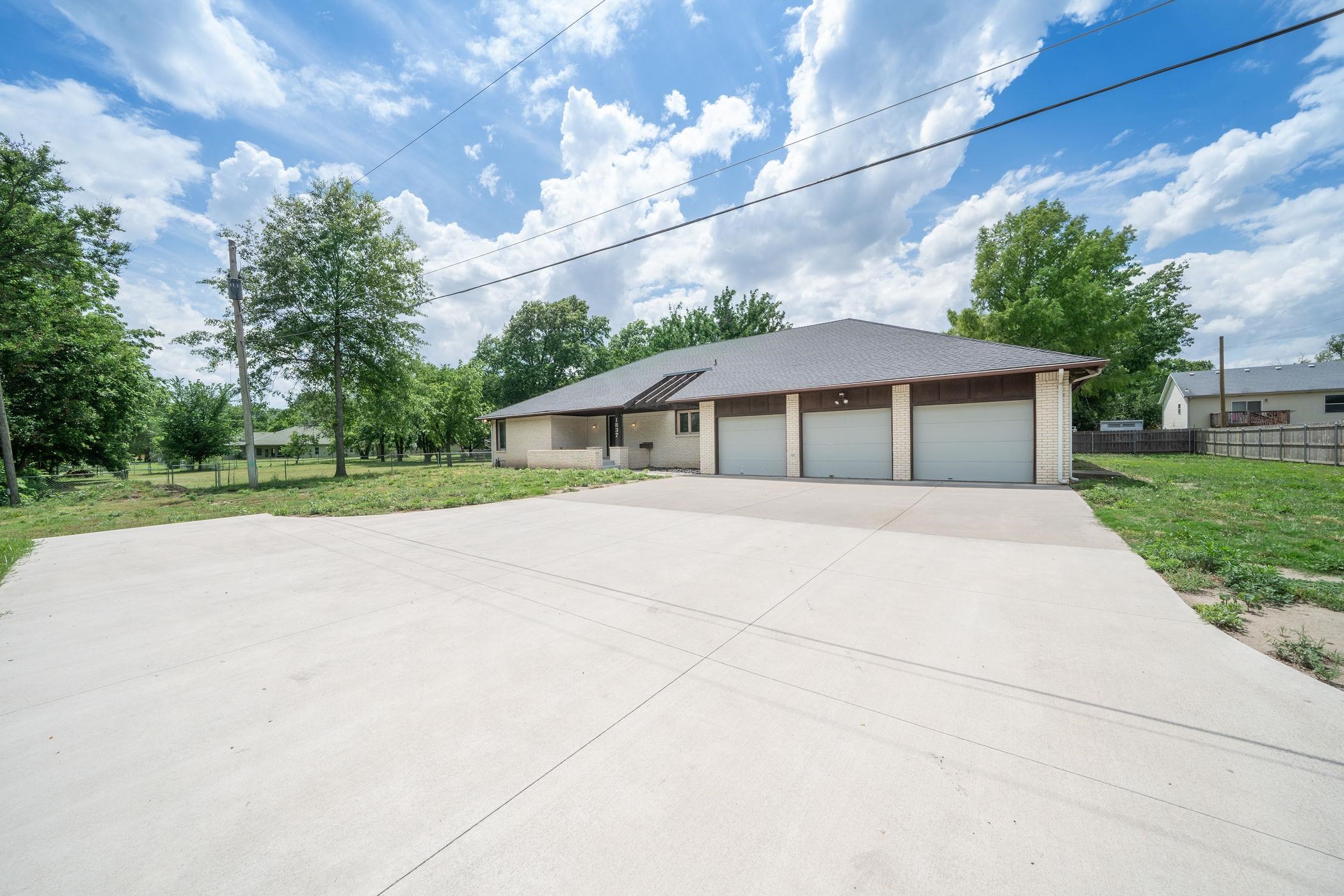 1837 N Mt Carmel, Wichita, KS 67203