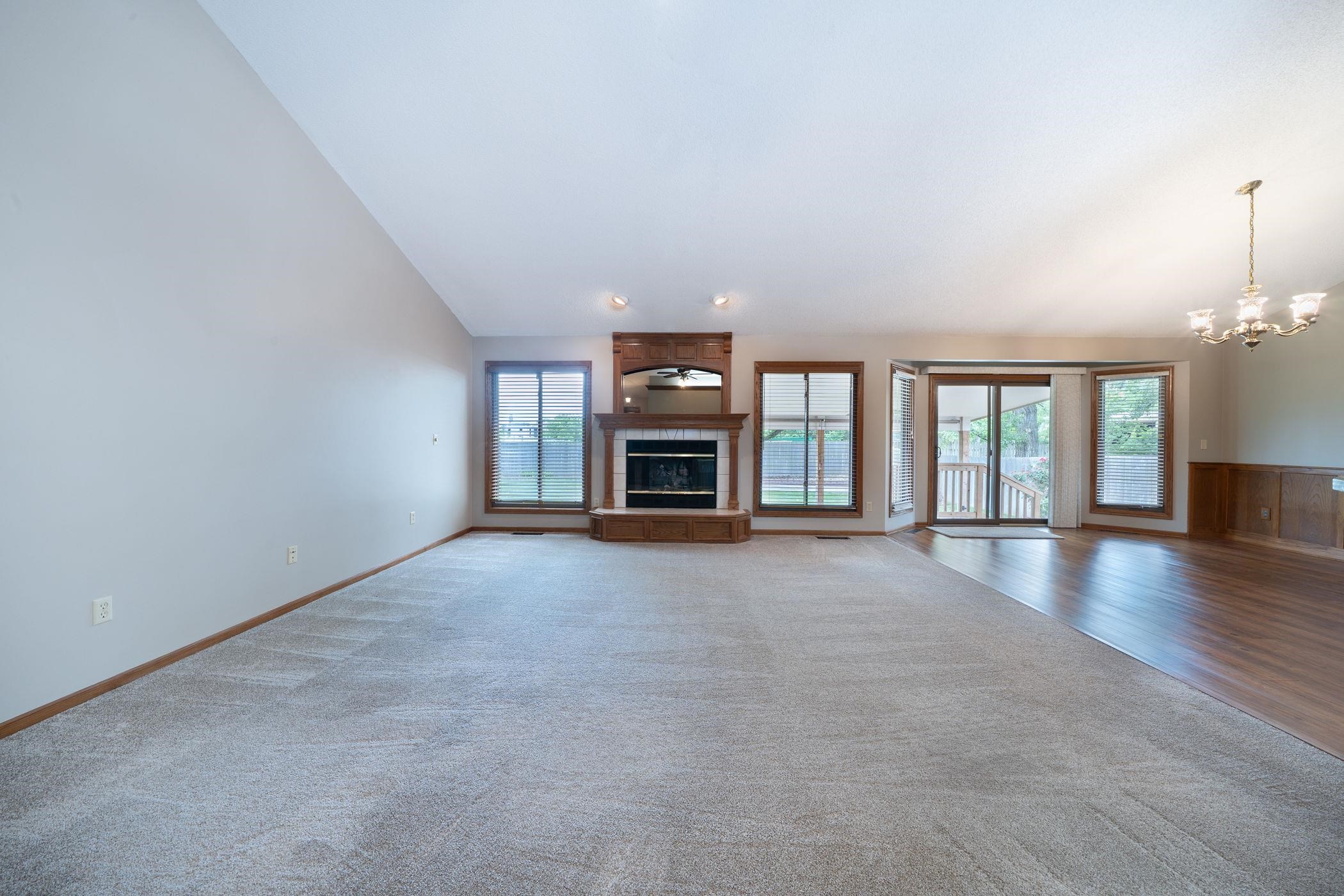 1607 N Woodridge Ct, Wichita, KS 67206