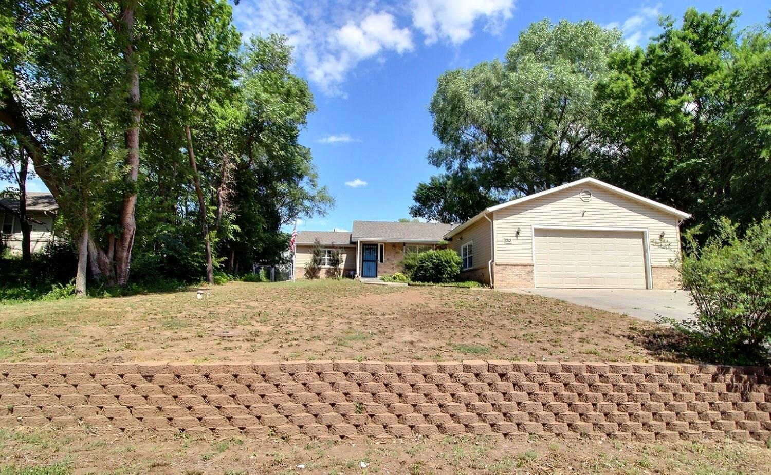 1218 N Wild Turkey Dr, Derby, KS 67037