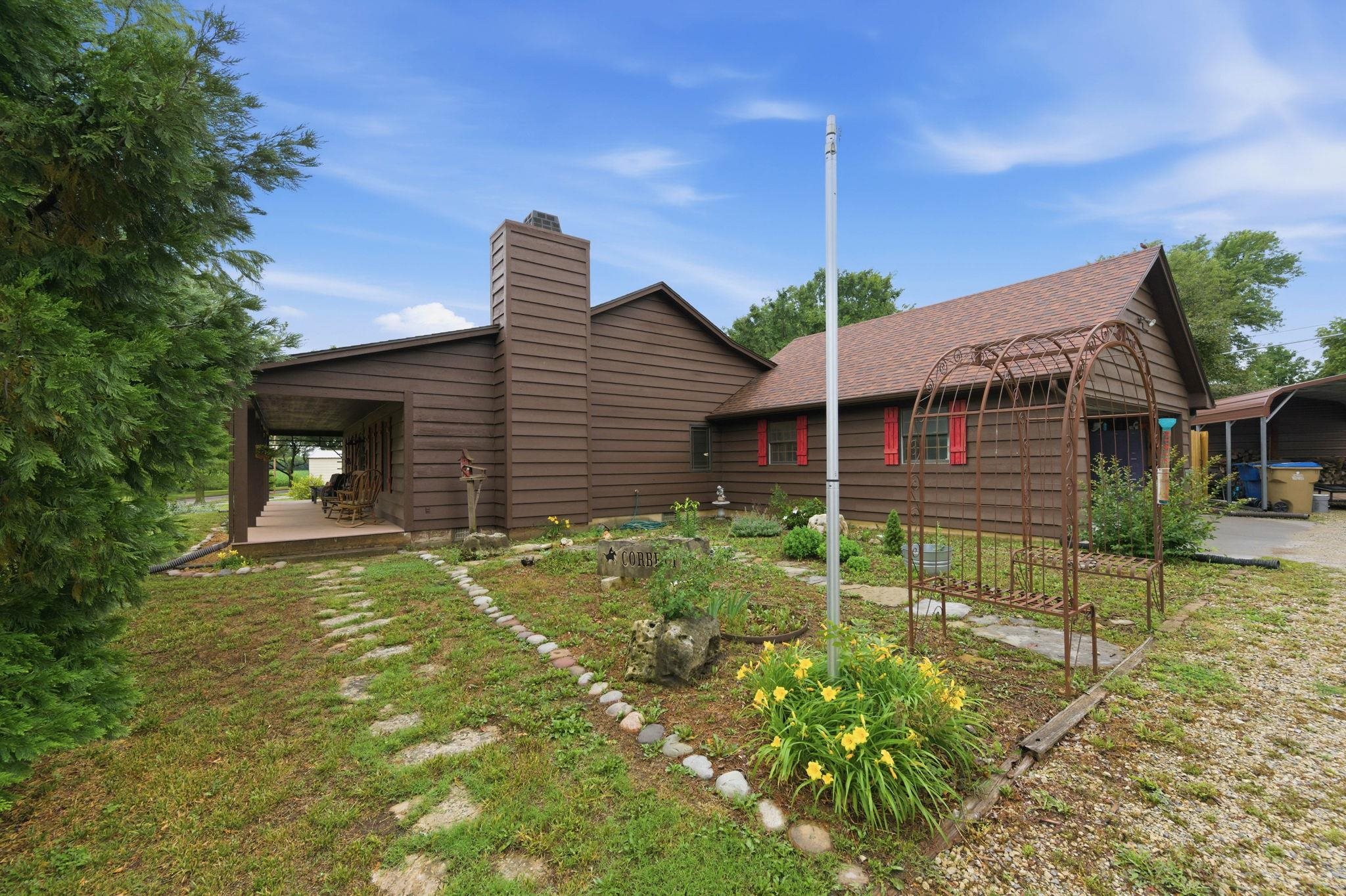 827 N Foulk Dr, Belle Plaine, KS 67013