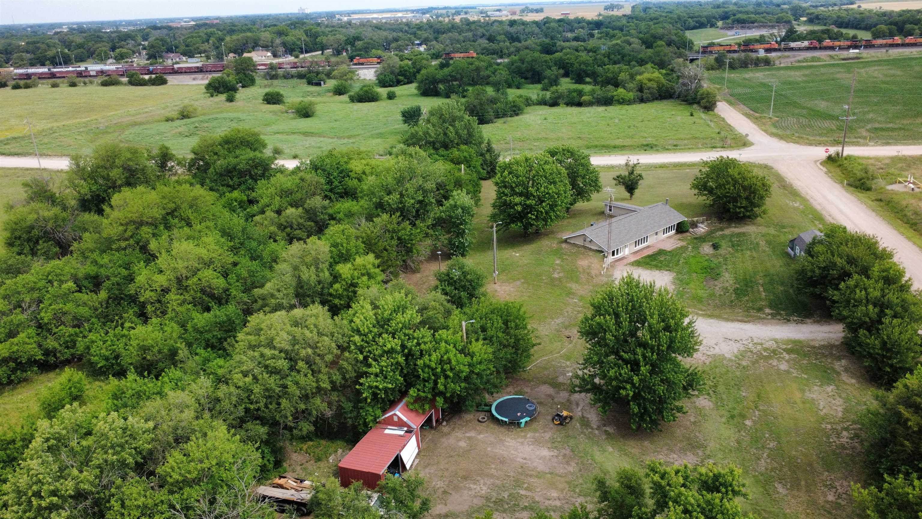 211 S Meridian Rd, Wellington, KS 67152