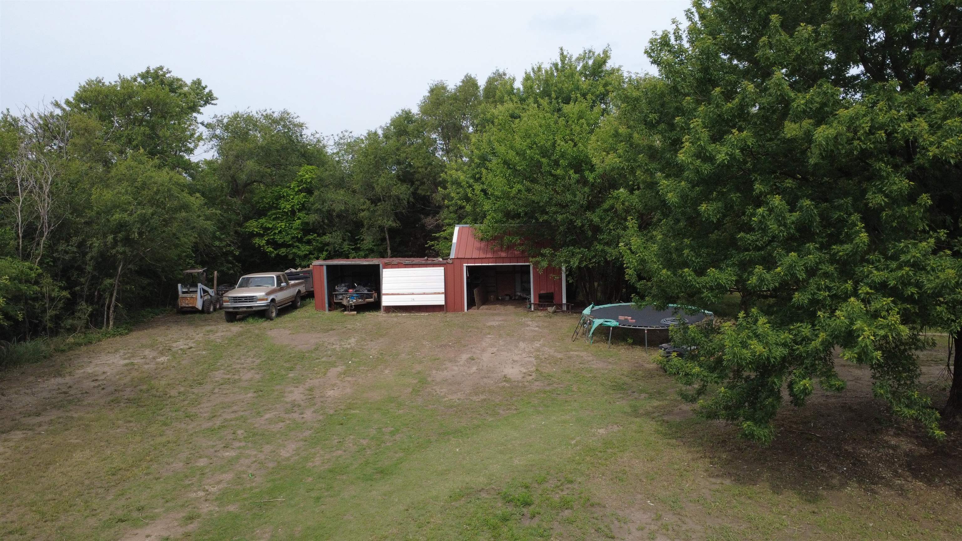 211 S Meridian Rd, Wellington, KS 67152