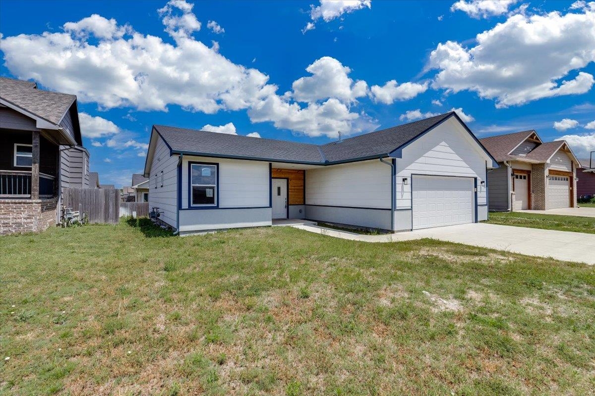 752 N Wakefield Ave, Valley Center, KS 67147