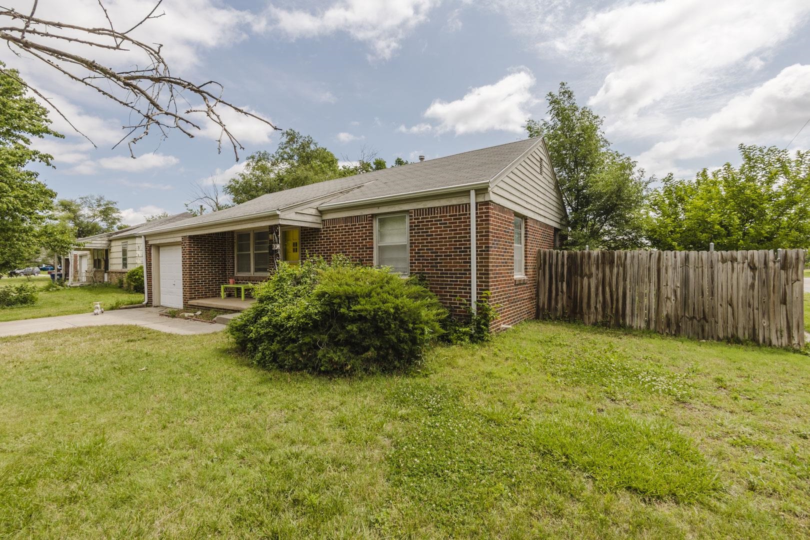 820 S Royal Rd, Wichita, KS 67207