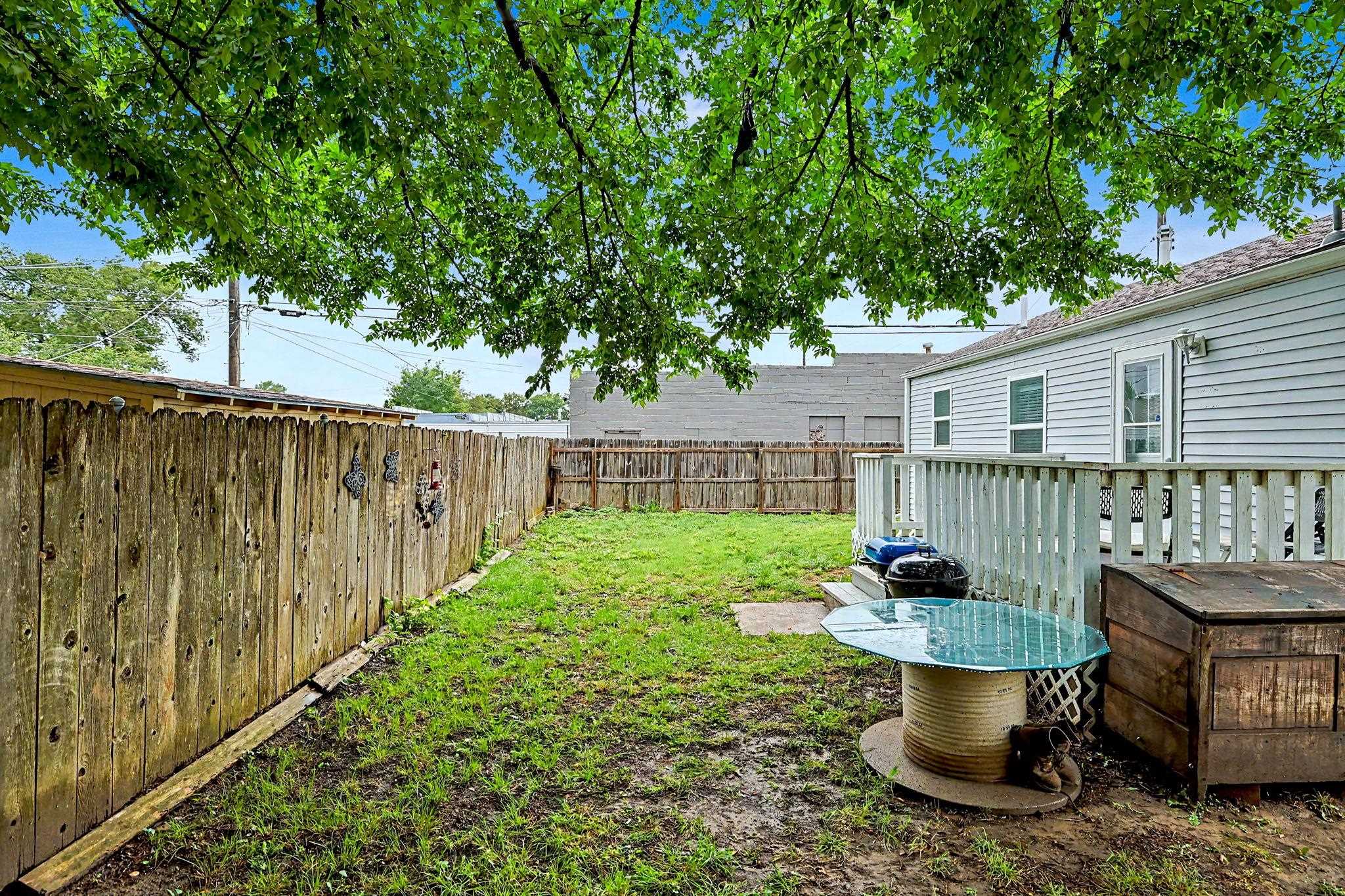 321 E Kinkaid Ave, Wichita, KS 67211