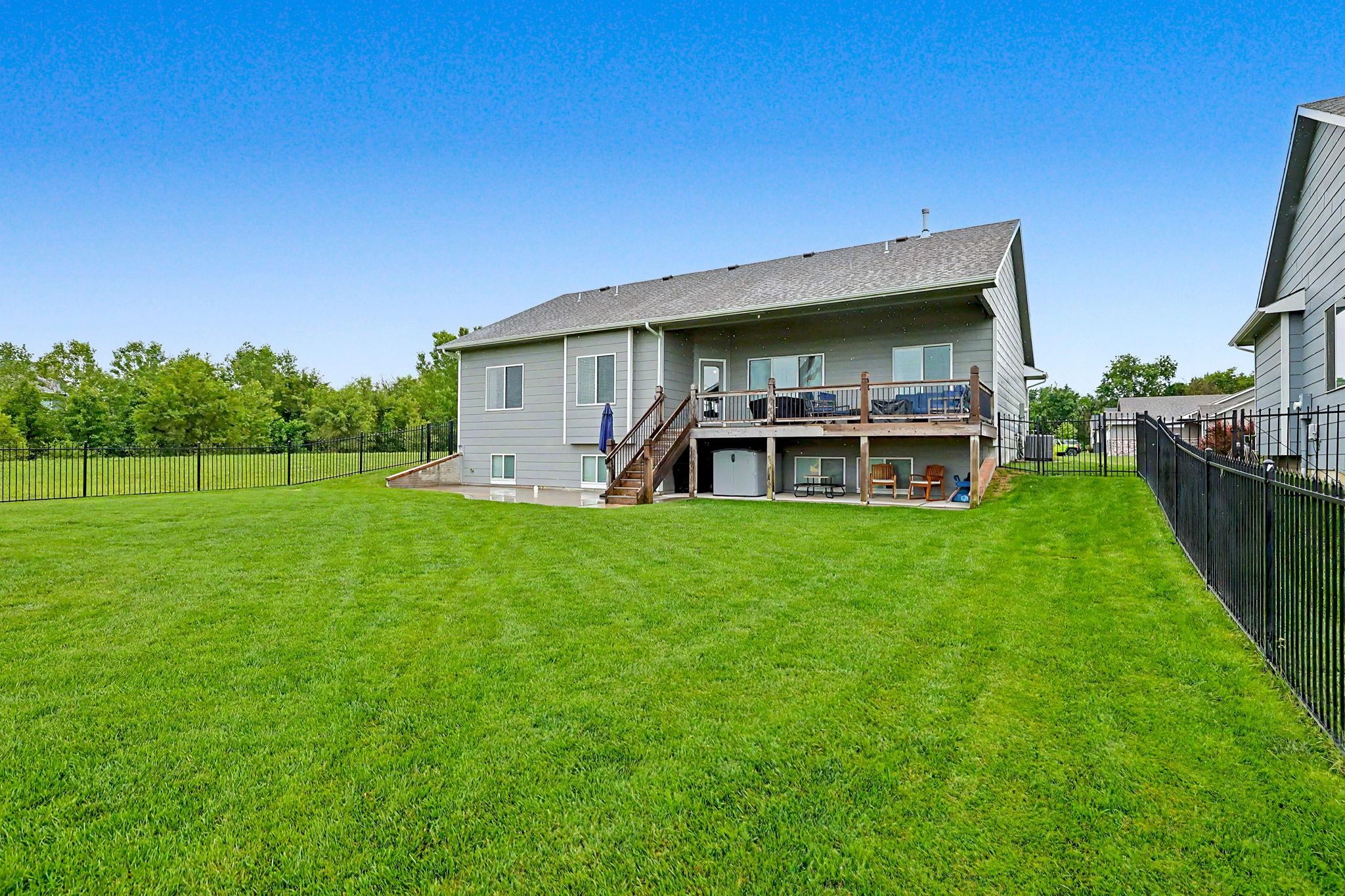 2104 E Highridge St, Park City, KS 67219
