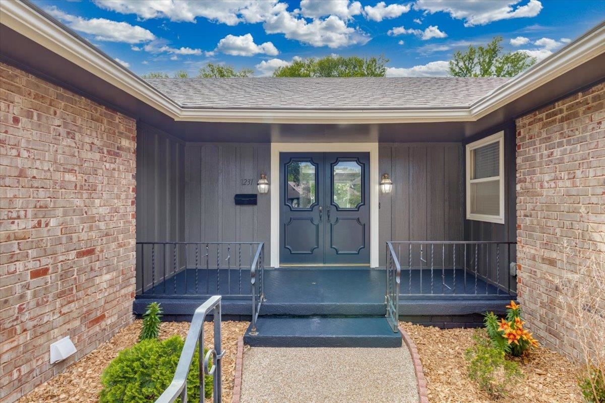 1231 Dry Creek Dr, Derby, KS 67037