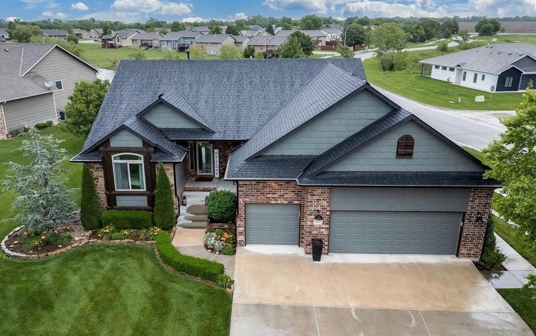 2332 N Lakeview Ct, Andover, KS 67002