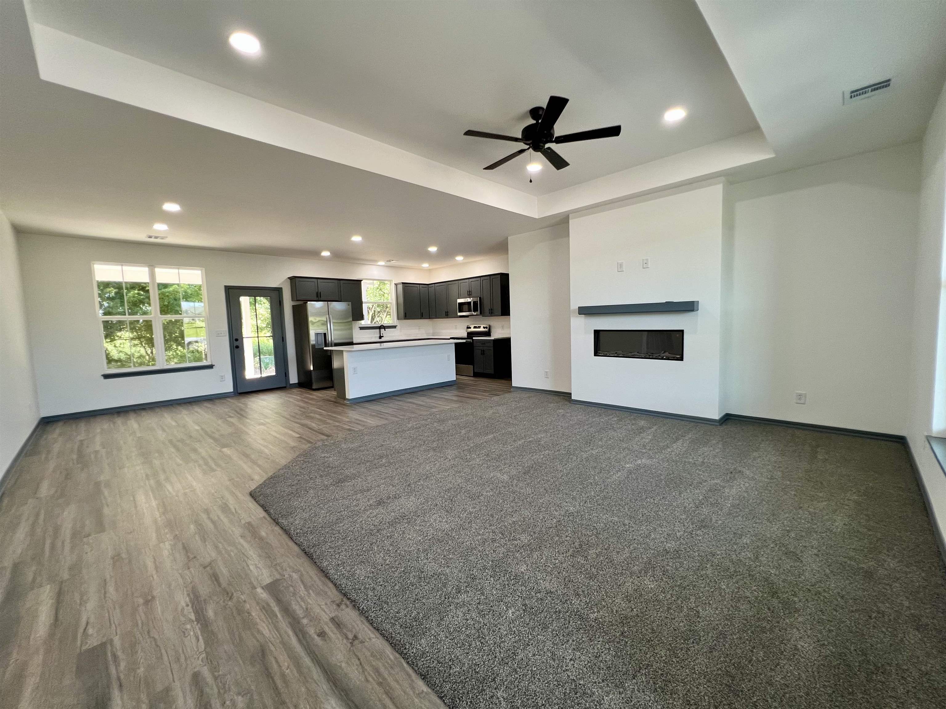 214 Castle Pines Dr, Arkansas City, KS 67005