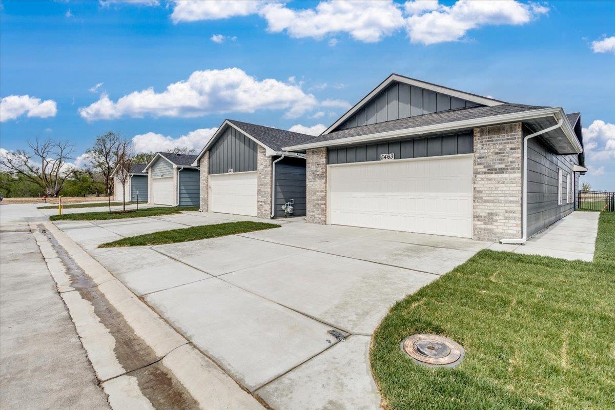 5426 N Briskbay Ct, Maize, KS 67101